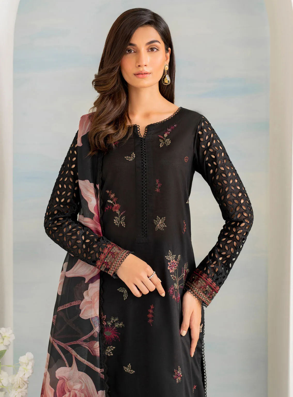 Guzel By Iznik Embroidered Lawn Suits Unstitched 3 Piece - IZ24GL IGL-09 Guzel By Iznik Embroidered Lawn Suits Unstitched 3 Piece - IZ24GL IGL-09
