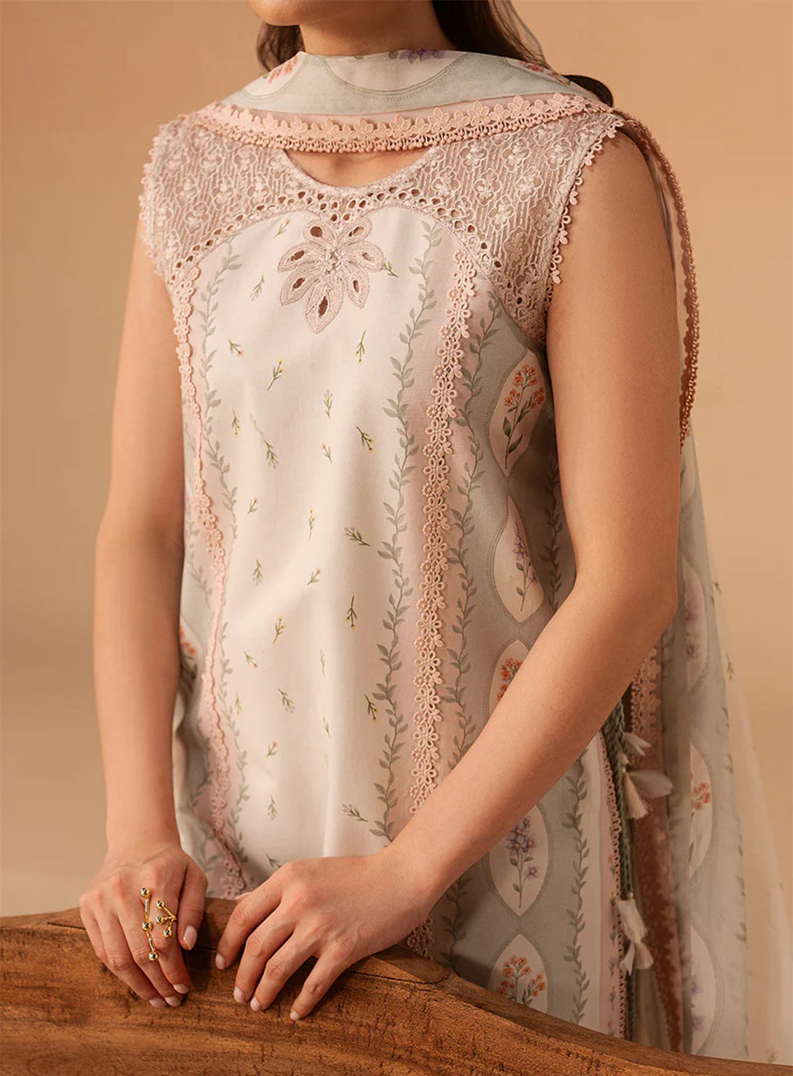 Haze A Prints By Afrozeh Embroidered Lawn 3 Piece Unstitched Suit AF26HAPSE D-FWU-109 SUNNIVAL IVORY Haze A Prints By Afrozeh Embroidered Lawn 3 Piece Unstitched Suit AF26HAPSE D-FWU-109 SUNNIVAL IVORY