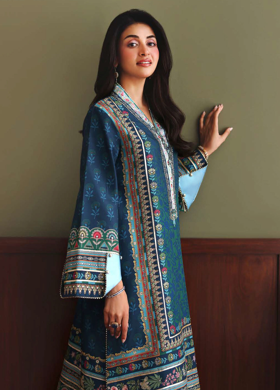 Hemline Nirvana By Mushq Embroidered Raw Silk 3 Piece Unstitched Suit MQ26HNUL D-2607 SCENE STEALER Hemline Nirvana By Mushq Embroidered Raw Silk 3 Piece Unstitched Suit MQ26HNUL D-2607 SCENE STEALER