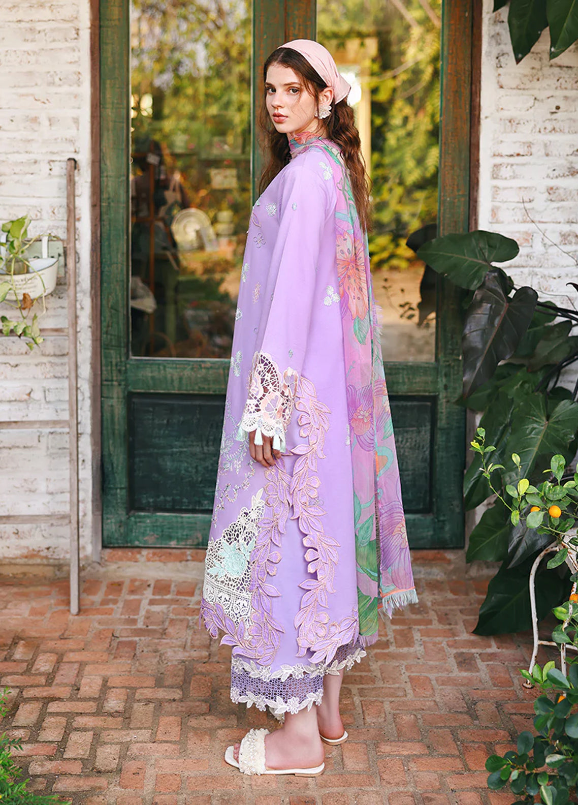 Hemline The Secret Garden By Mushq Embroidered Lawn 3 Piece Unstitched Suit MQ26HLTSGV2 D-03 DEWSPELL Hemline The Secret Garden By Mushq Embroidered Lawn 3 Piece Unstitched Suit MQ26HLTSGV2 D-03 DEWSPELL
