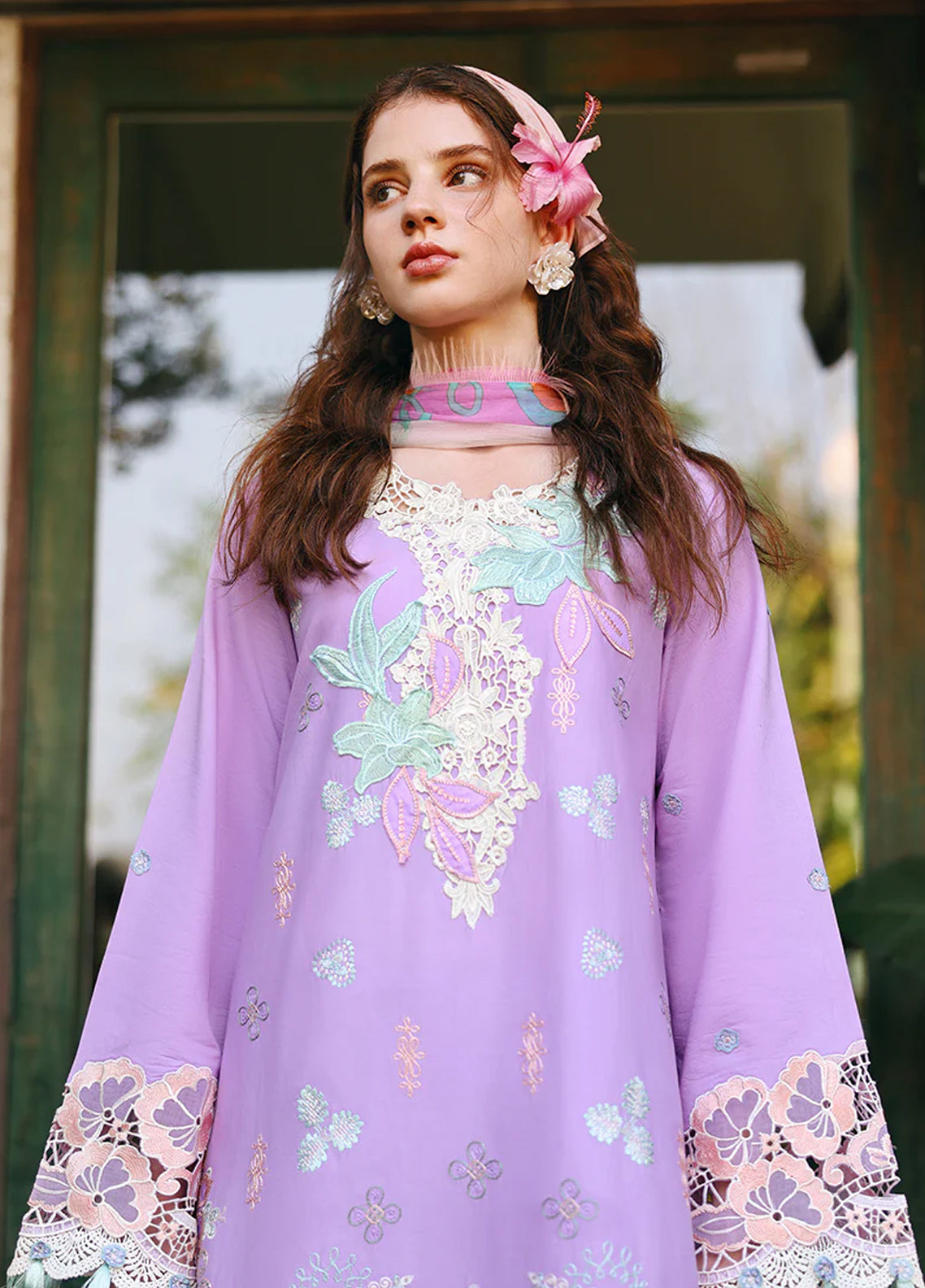 Hemline The Secret Garden By Mushq Embroidered Lawn 3 Piece Unstitched Suit MQ26HLTSGV2 D-03 DEWSPELL Hemline The Secret Garden By Mushq Embroidered Lawn 3 Piece Unstitched Suit MQ26HLTSGV2 D-03 DEWSPELL