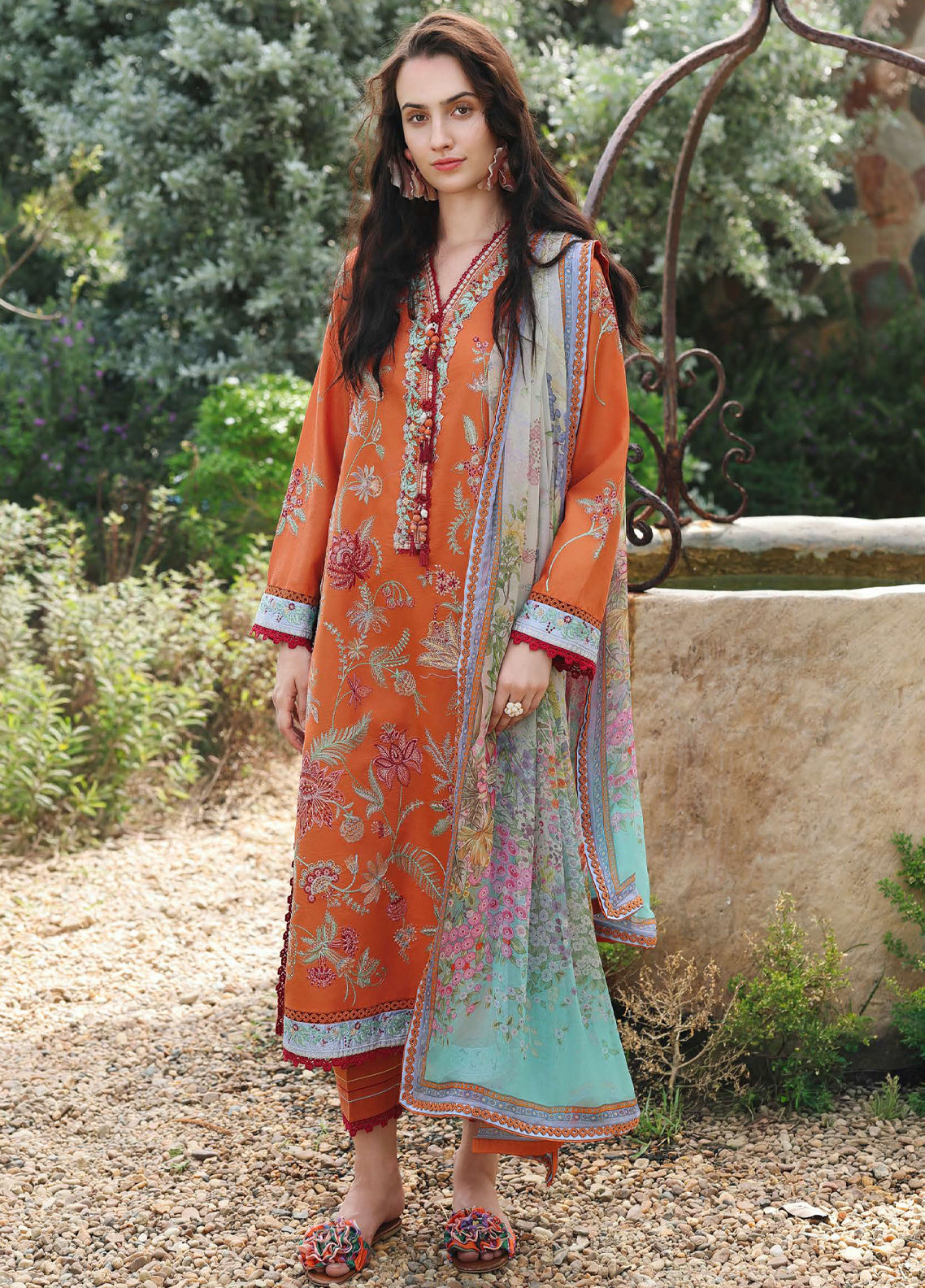 Hemline The Secret Garden By Mushq Embroidered Lawn 3 Piece Unstitched Suit MQ26HLTSGV3 D-09 ROSEARIE DREAM Hemline The Secret Garden By Mushq Embroidered Lawn 3 Piece Unstitched Suit MQ26HLTSGV3 D-09 ROSEARIE DREAM