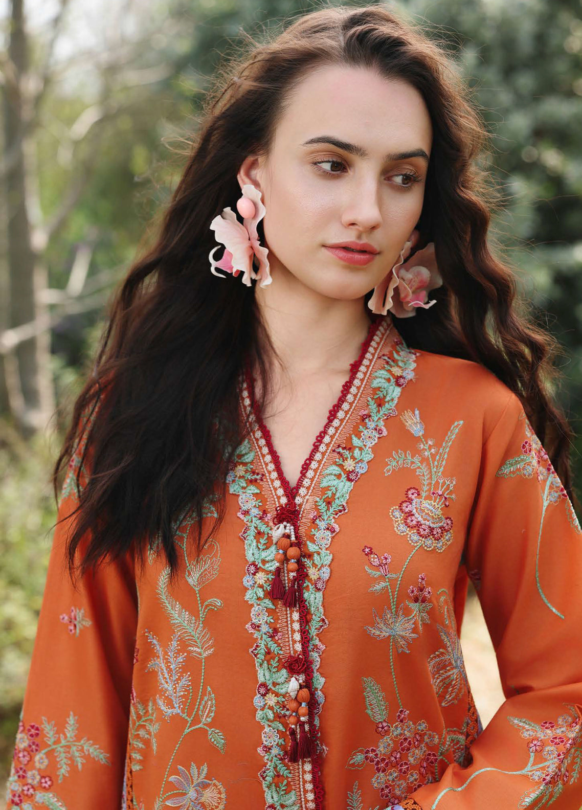 Hemline The Secret Garden By Mushq Embroidered Lawn 3 Piece Unstitched Suit MQ26HLTSGV3 D-09 ROSEARIE DREAM Hemline The Secret Garden By Mushq Embroidered Lawn 3 Piece Unstitched Suit MQ26HLTSGV3 D-09 ROSEARIE DREAM
