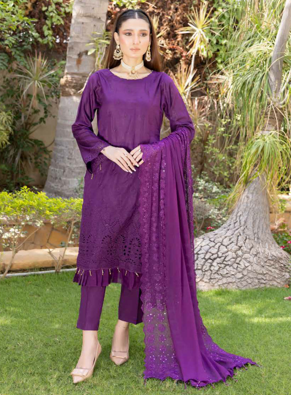 Heritage By Schick Embroidered Lawn Suits Unstitched 3 Piece - SDH24HRL 01 Heritage By Schick Embroidered Lawn Suits Unstitched 3 Piece - SDH24HRL 01
