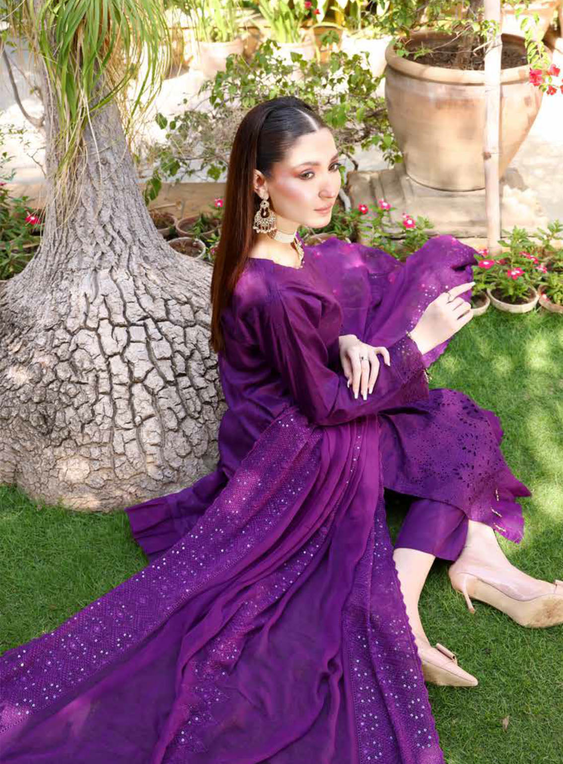 Heritage By Schick Embroidered Lawn Suits Unstitched 3 Piece - SDH24HRL 01 Heritage By Schick Embroidered Lawn Suits Unstitched 3 Piece - SDH24HRL 01