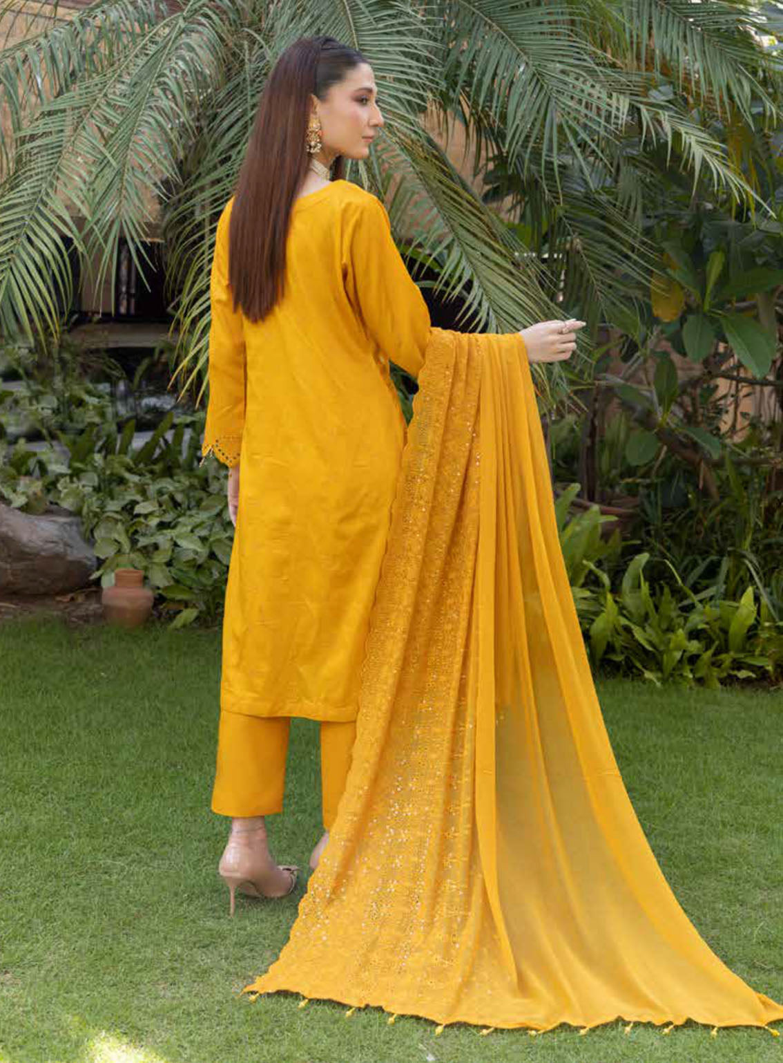 Heritage By Schick Embroidered Lawn Suits Unstitched 3 Piece - SDH24HRL 02 Heritage By Schick Embroidered Lawn Suits Unstitched 3 Piece - SDH24HRL 02