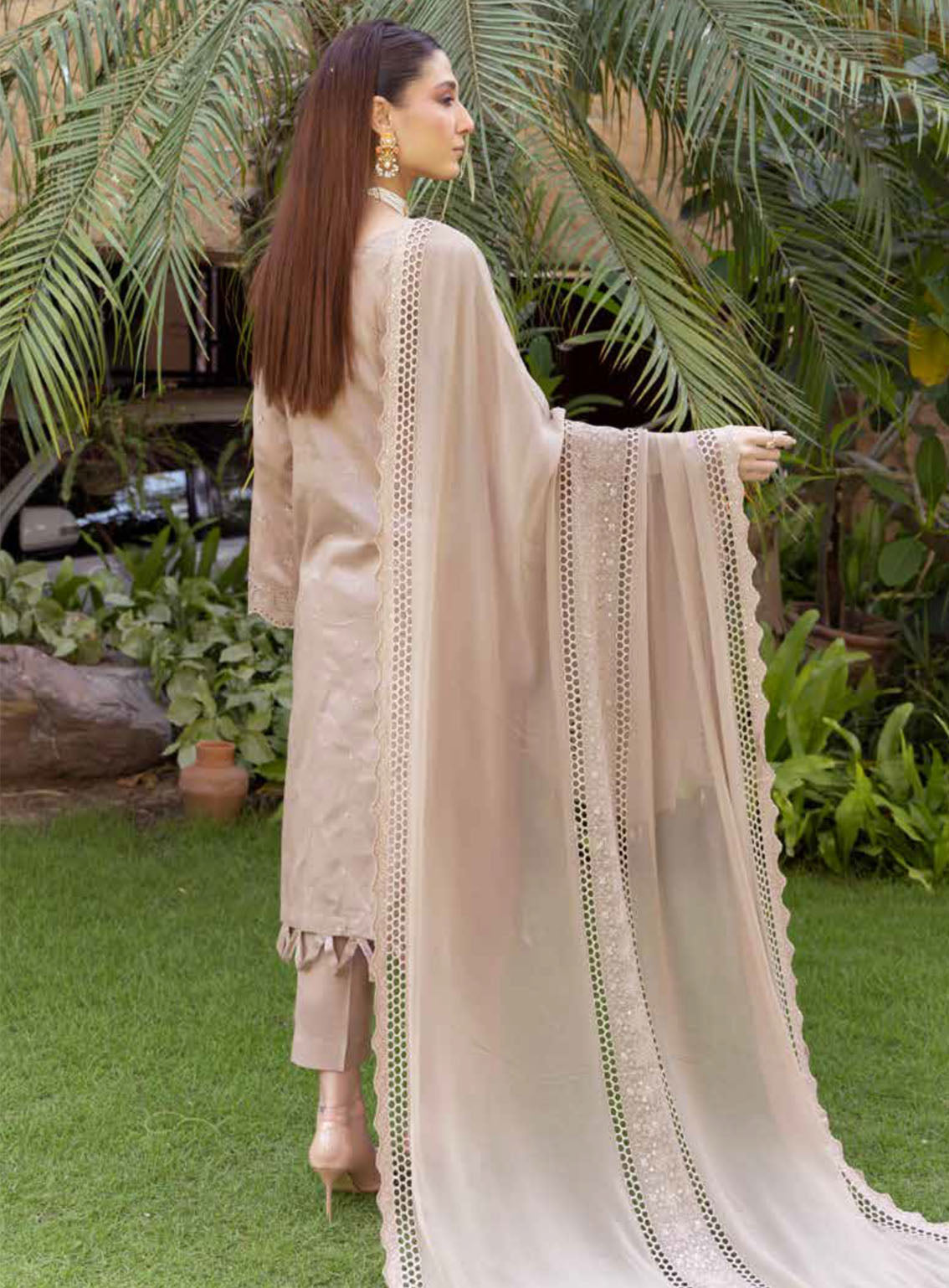 Heritage By Schick Embroidered Lawn Suits Unstitched 3 Piece - SDH24HRL 04 Heritage By Schick Embroidered Lawn Suits Unstitched 3 Piece - SDH24HRL 04