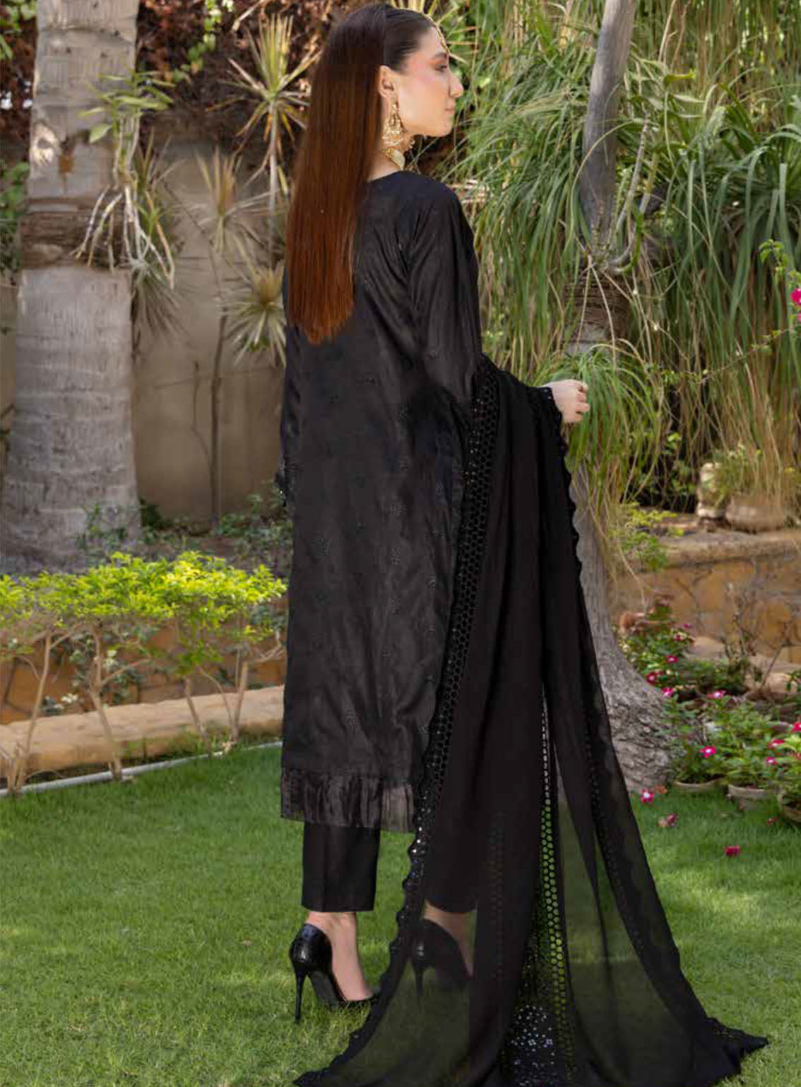 Heritage By Schick Embroidered Lawn Suits Unstitched 3 Piece - SDH24HRL 06 Heritage By Schick Embroidered Lawn Suits Unstitched 3 Piece - SDH24HRL 06