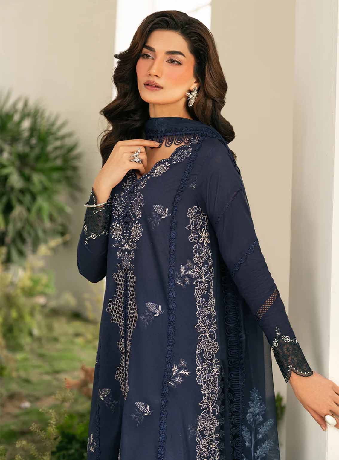 Iznik Embroidered Lawn Suits Unstitched 3 Piece - IZ25FE IFE-04 Iznik Embroidered Lawn Suits Unstitched 3 Piece - IZ25FE IFE-04