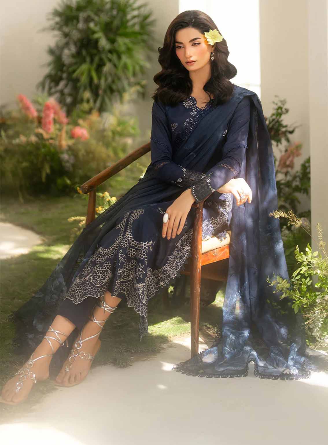 Iznik Embroidered Lawn Suits Unstitched 3 Piece - IZ25FE IFE-04 Iznik Embroidered Lawn Suits Unstitched 3 Piece - IZ25FE IFE-04