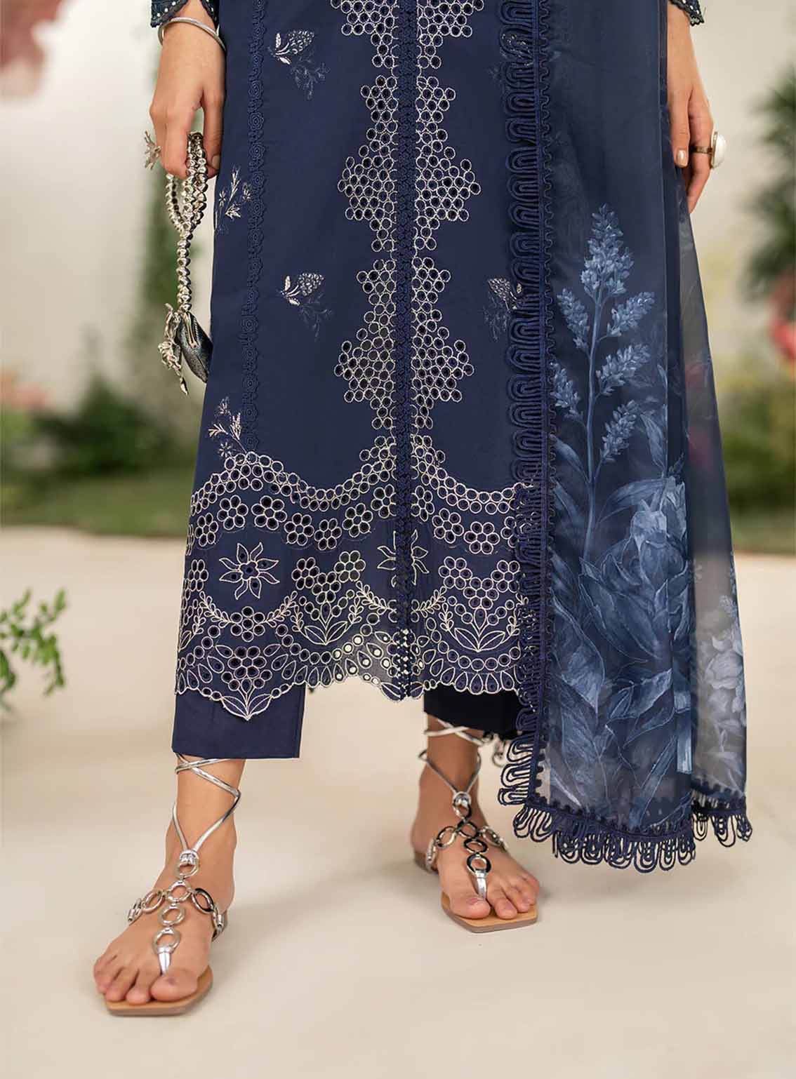 Iznik Embroidered Lawn Suits Unstitched 3 Piece - IZ25FE IFE-04 Iznik Embroidered Lawn Suits Unstitched 3 Piece - IZ25FE IFE-04