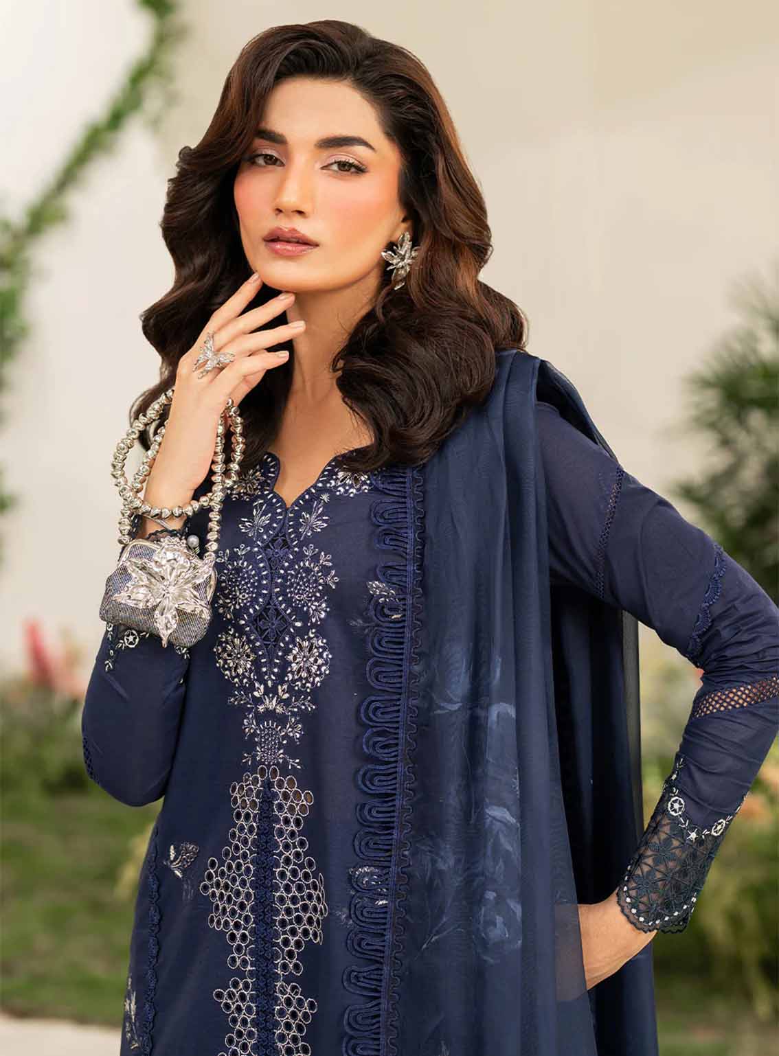 Iznik Embroidered Lawn Suits Unstitched 3 Piece - IZ25FE IFE-04 Iznik Embroidered Lawn Suits Unstitched 3 Piece - IZ25FE IFE-04