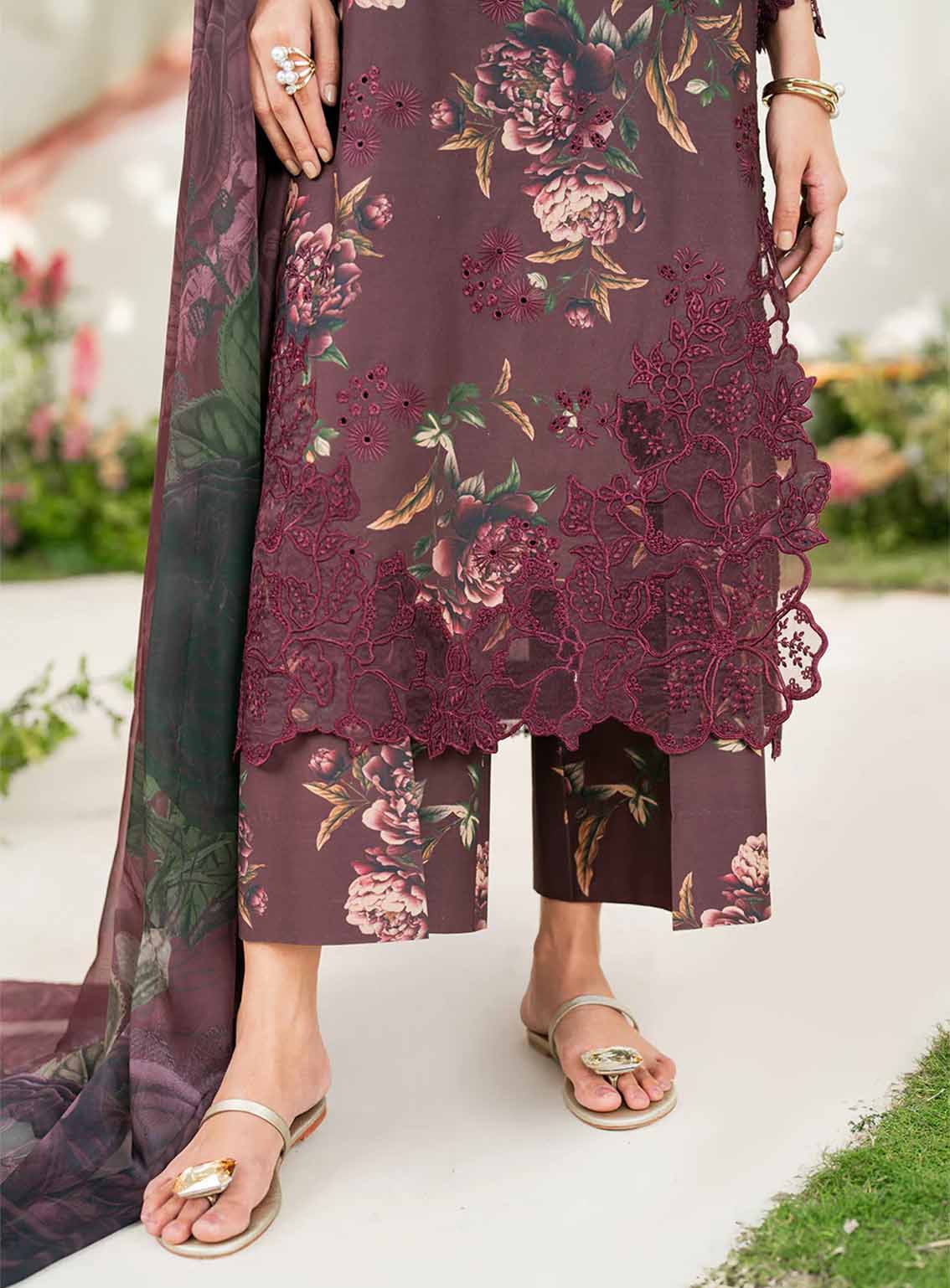 Iznik Embroidered Lawn Suits Unstitched 3 Piece - IZ25FE IFE-10 Iznik Embroidered Lawn Suits Unstitched 3 Piece - IZ25FE IFE-10
