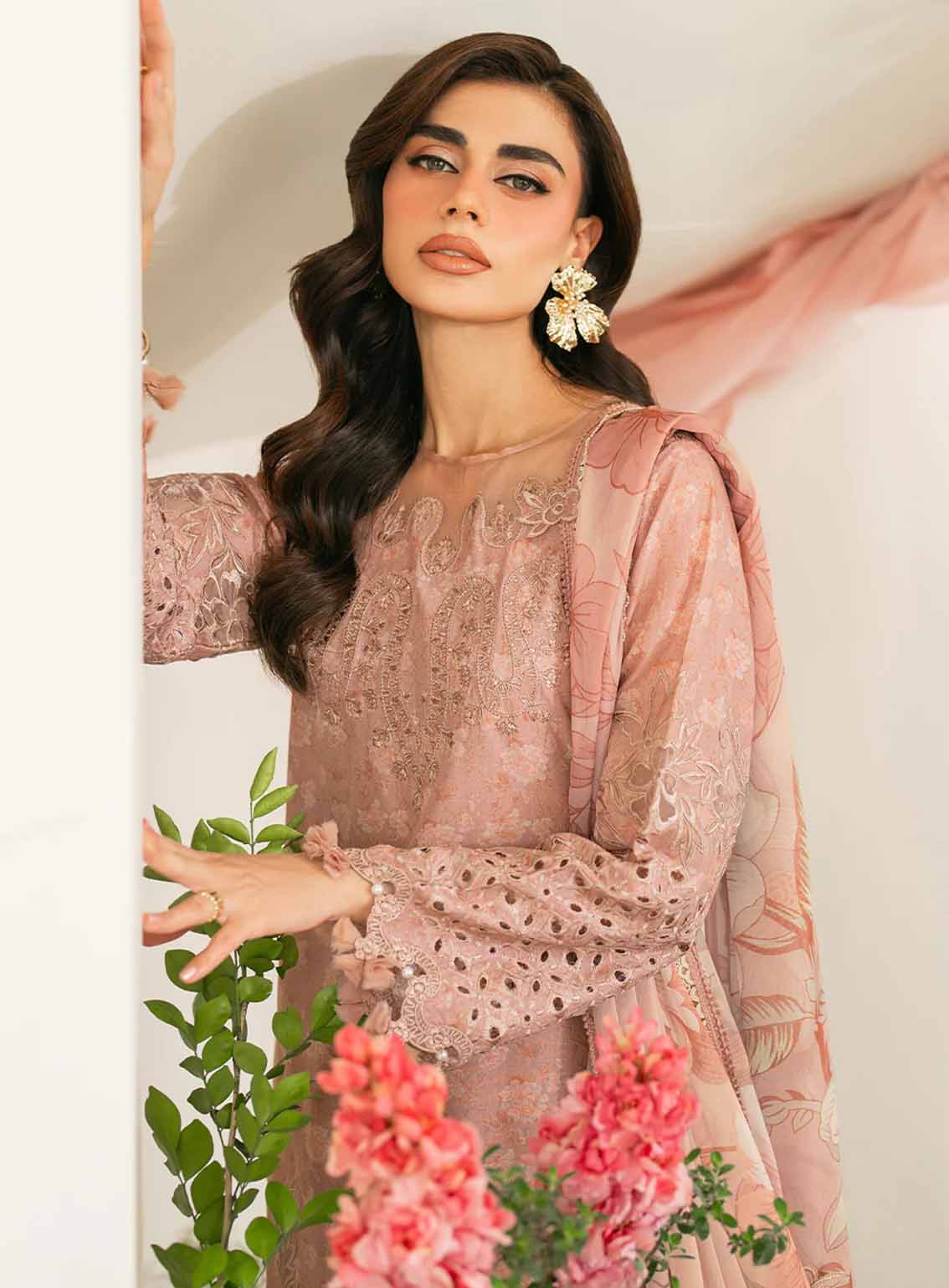 Iznik Embroidered Lawn Suits Unstitched 3 Piece - IZ25FE IFE-12 Iznik Embroidered Lawn Suits Unstitched 3 Piece - IZ25FE IFE-12
