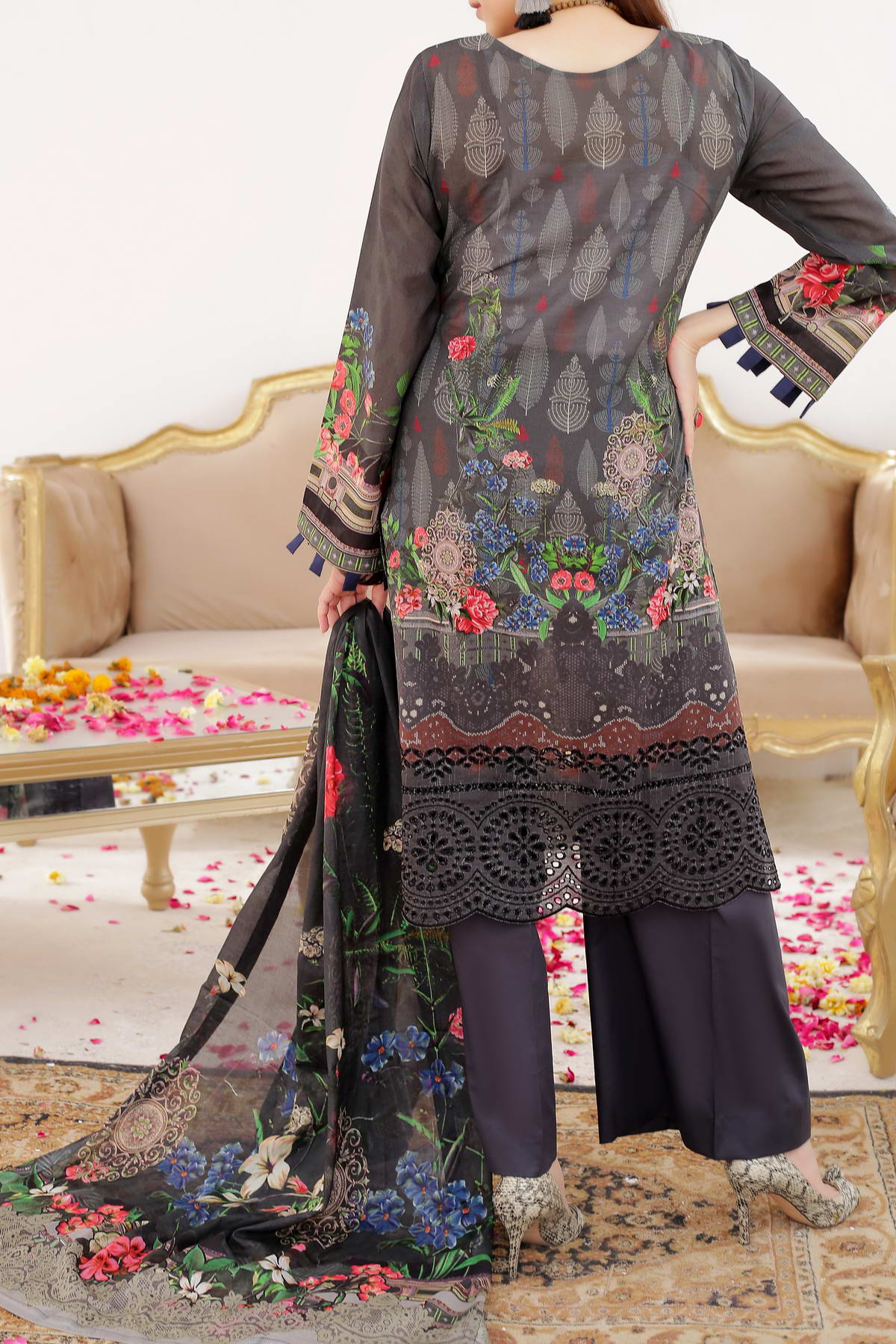 Mariyah By VS Textile Embroidered Lawn Unstitched 3 Piece Suit - 40 Mariyah By VS Textile Embroidered Lawn Unstitched 3 Piece Suit - 40