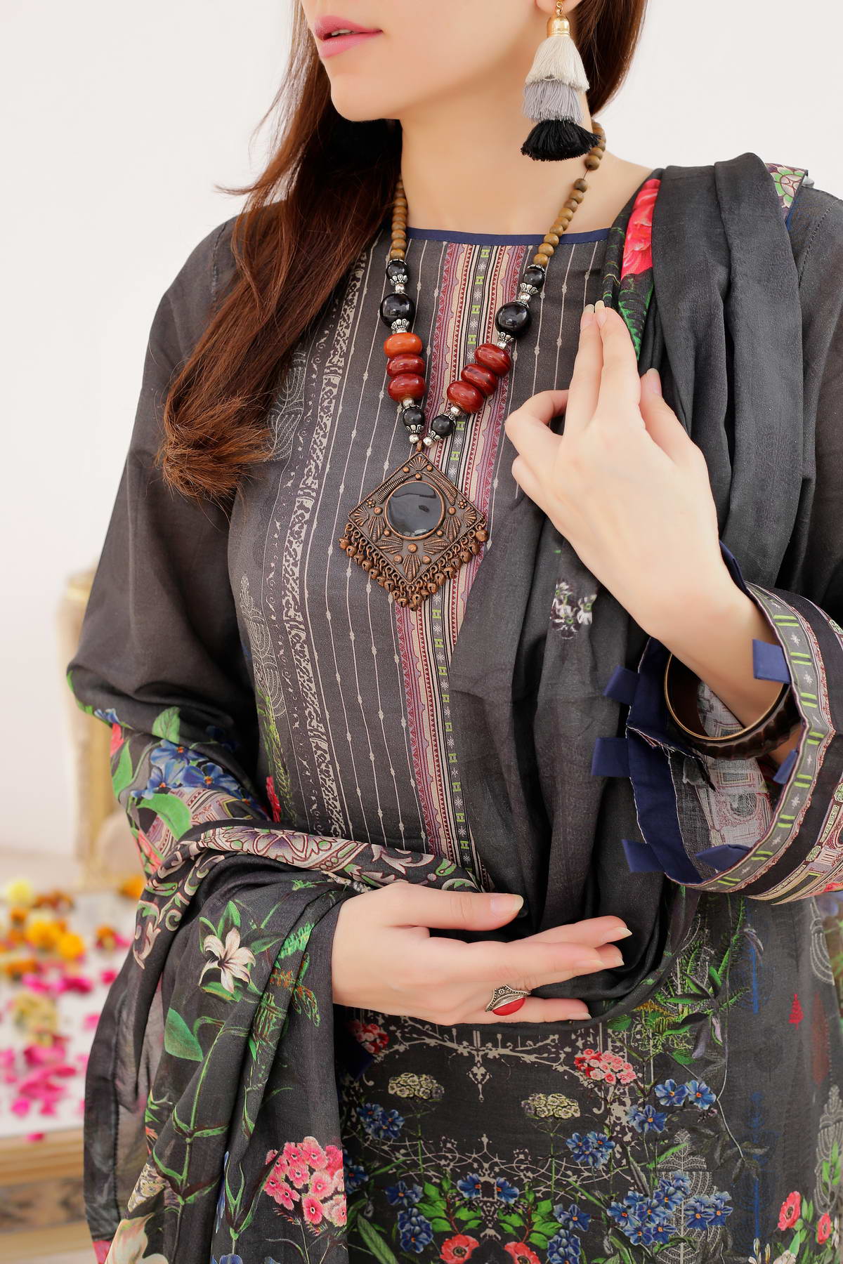 Mariyah By VS Textile Embroidered Lawn Unstitched 3 Piece Suit - 40 Mariyah By VS Textile Embroidered Lawn Unstitched 3 Piece Suit - 40