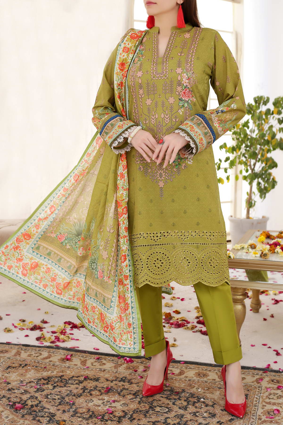 Mariyah By VS Textile Embroidered Lawn Unstitched 3 Piece Suit - 33 Mariyah By VS Textile Embroidered Lawn Unstitched 3 Piece Suit - 33