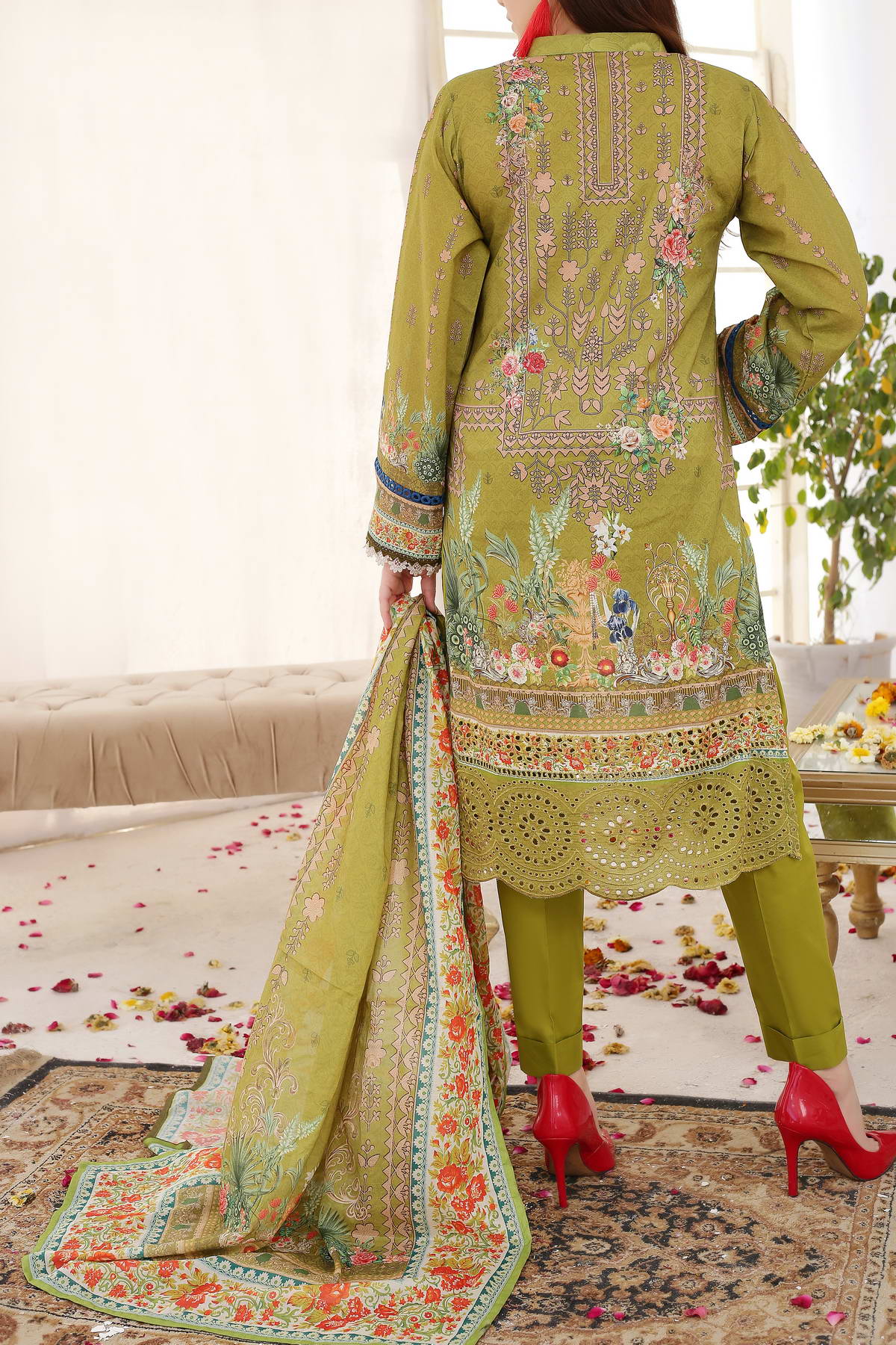 Mariyah By VS Textile Embroidered Lawn Unstitched 3 Piece Suit - 33 Mariyah By VS Textile Embroidered Lawn Unstitched 3 Piece Suit - 33