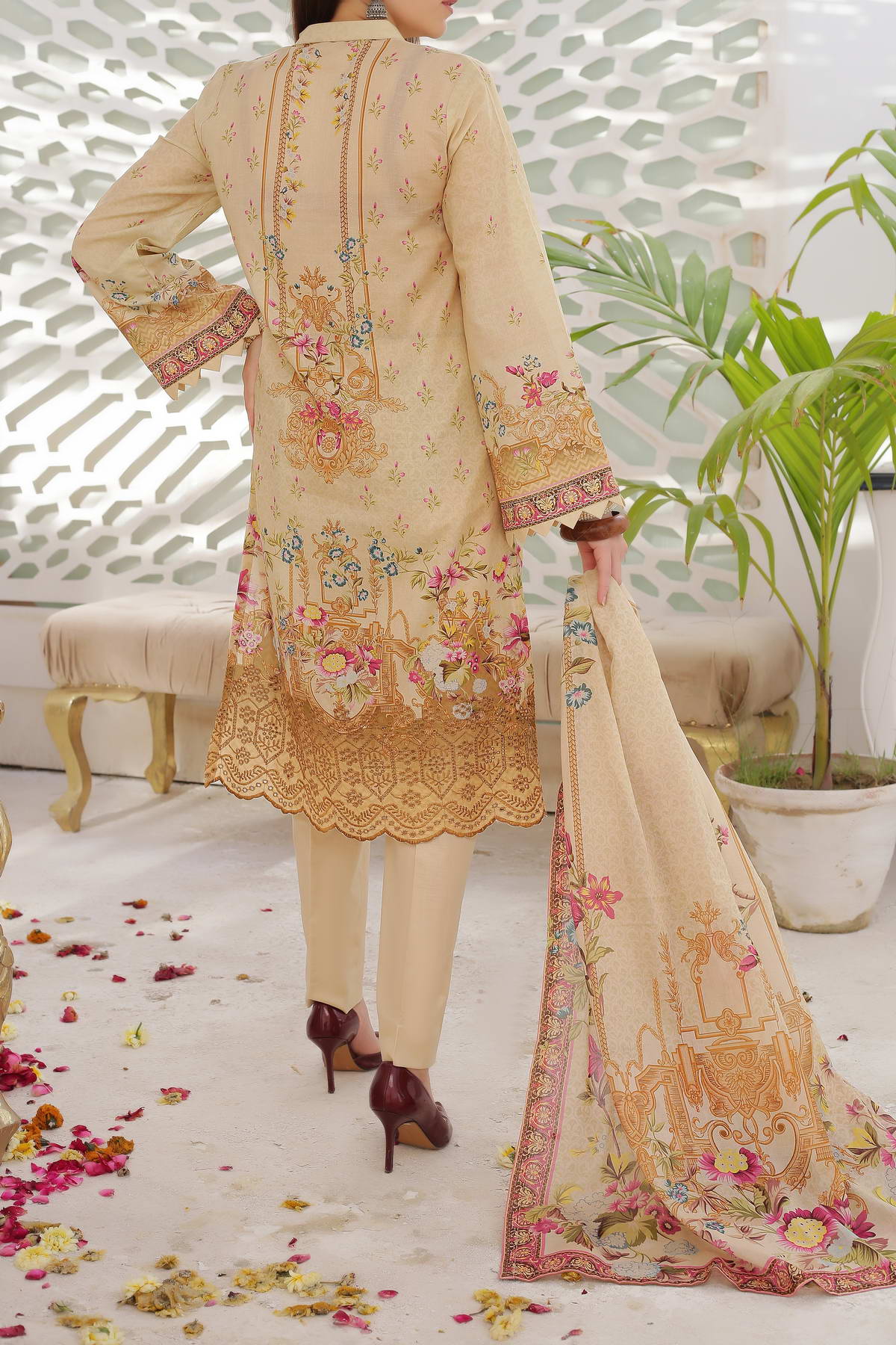 Mariyah By VS Textile Embroidered Lawn Unstitched 3 Piece Suit - 36 Mariyah By VS Textile Embroidered Lawn Unstitched 3 Piece Suit - 36