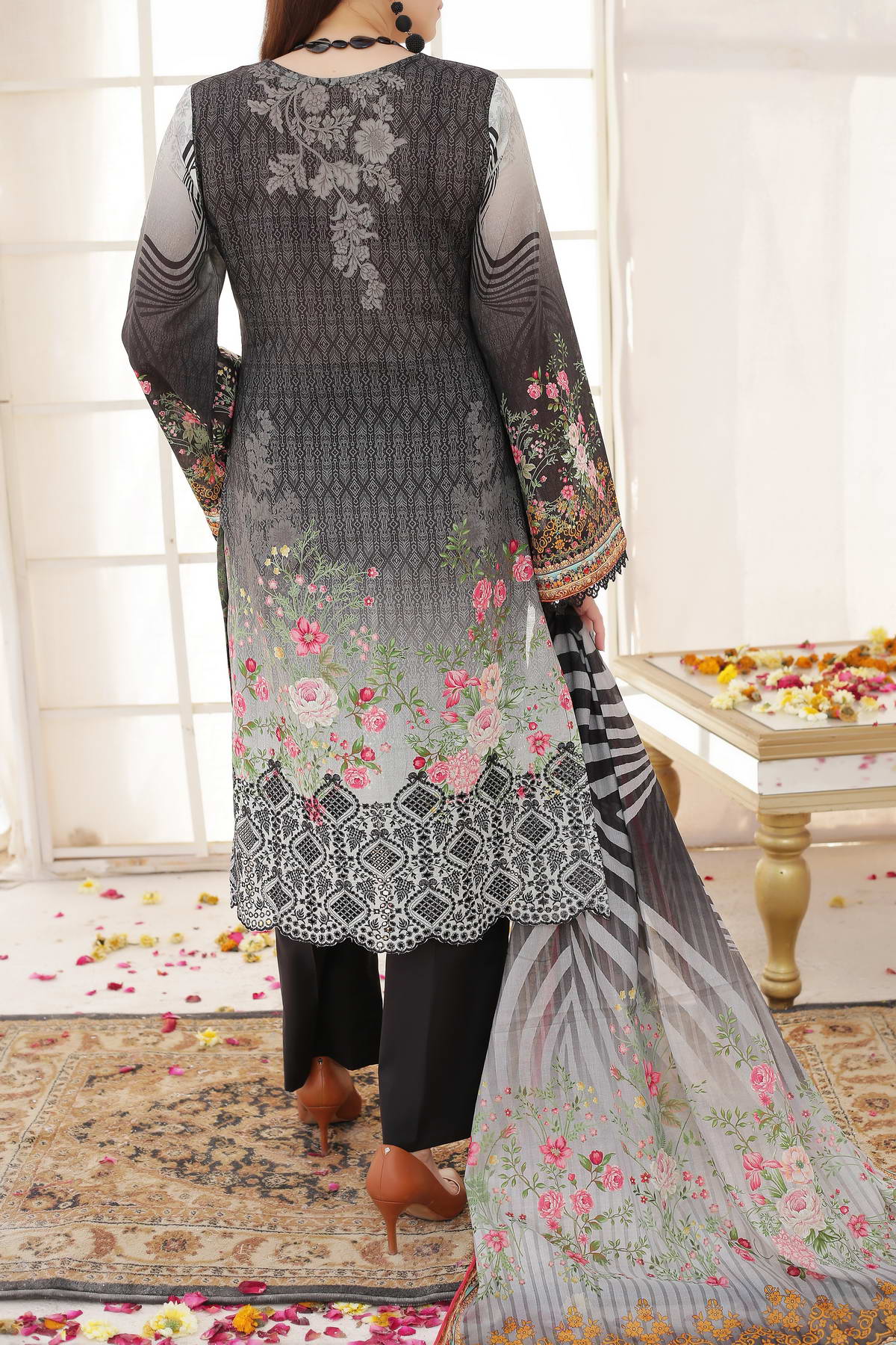 Mariyah By VS Textile Embroidered Lawn Unstitched 3 Piece Suit - 31 Mariyah By VS Textile Embroidered Lawn Unstitched 3 Piece Suit - 31