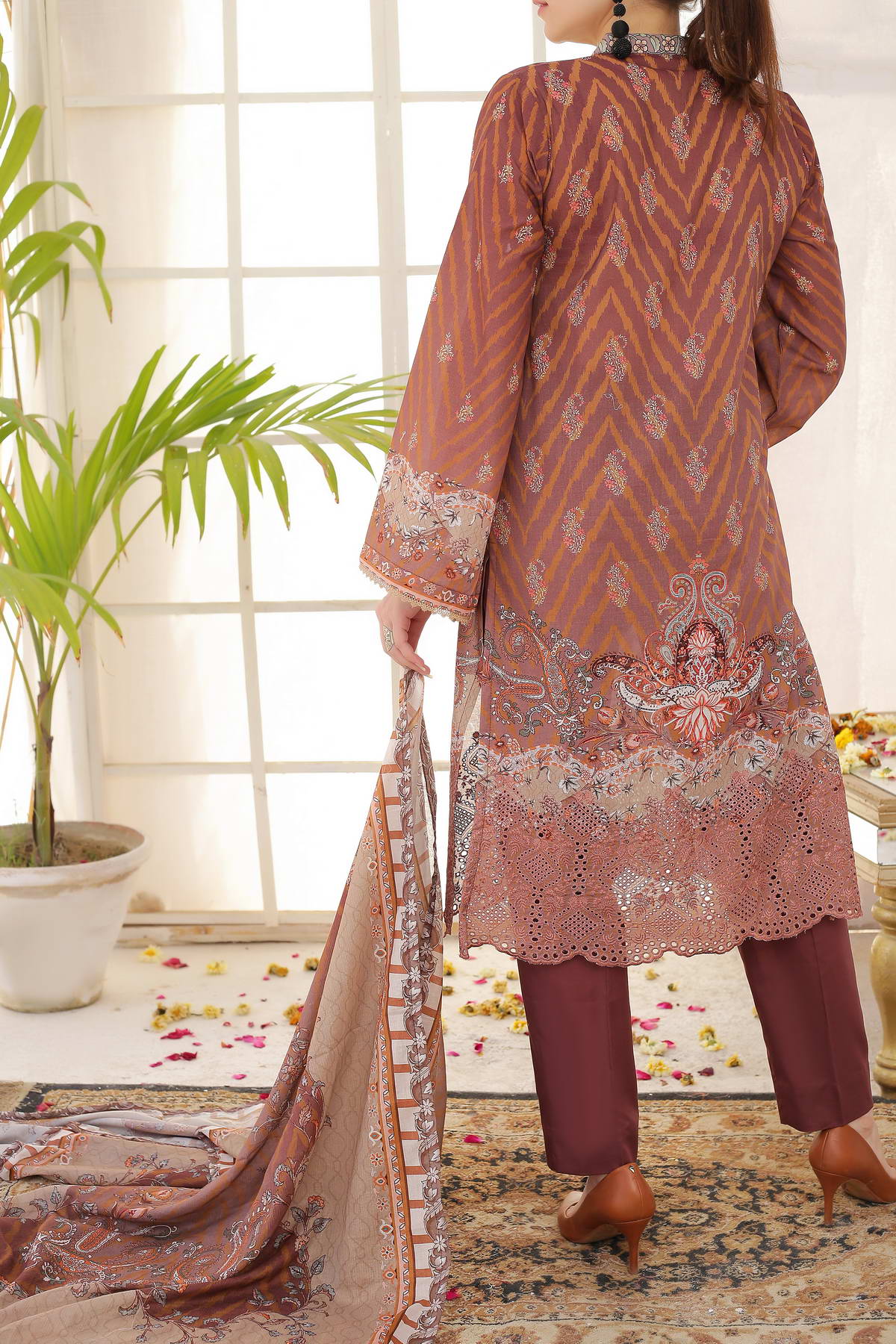 Mariyah By VS Textile Embroidered Lawn Unstitched 3 Piece Suit - 32 Mariyah By VS Textile Embroidered Lawn Unstitched 3 Piece Suit - 32