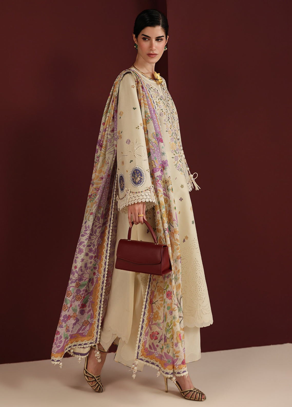 Iris By Jazmin Luxury Embroidered Lawn 3 Piece Unstitched Suit JZ25I D-IL-01 Iris By Jazmin Luxury Embroidered Lawn 3 Piece Unstitched Suit JZ25I D-IL-01