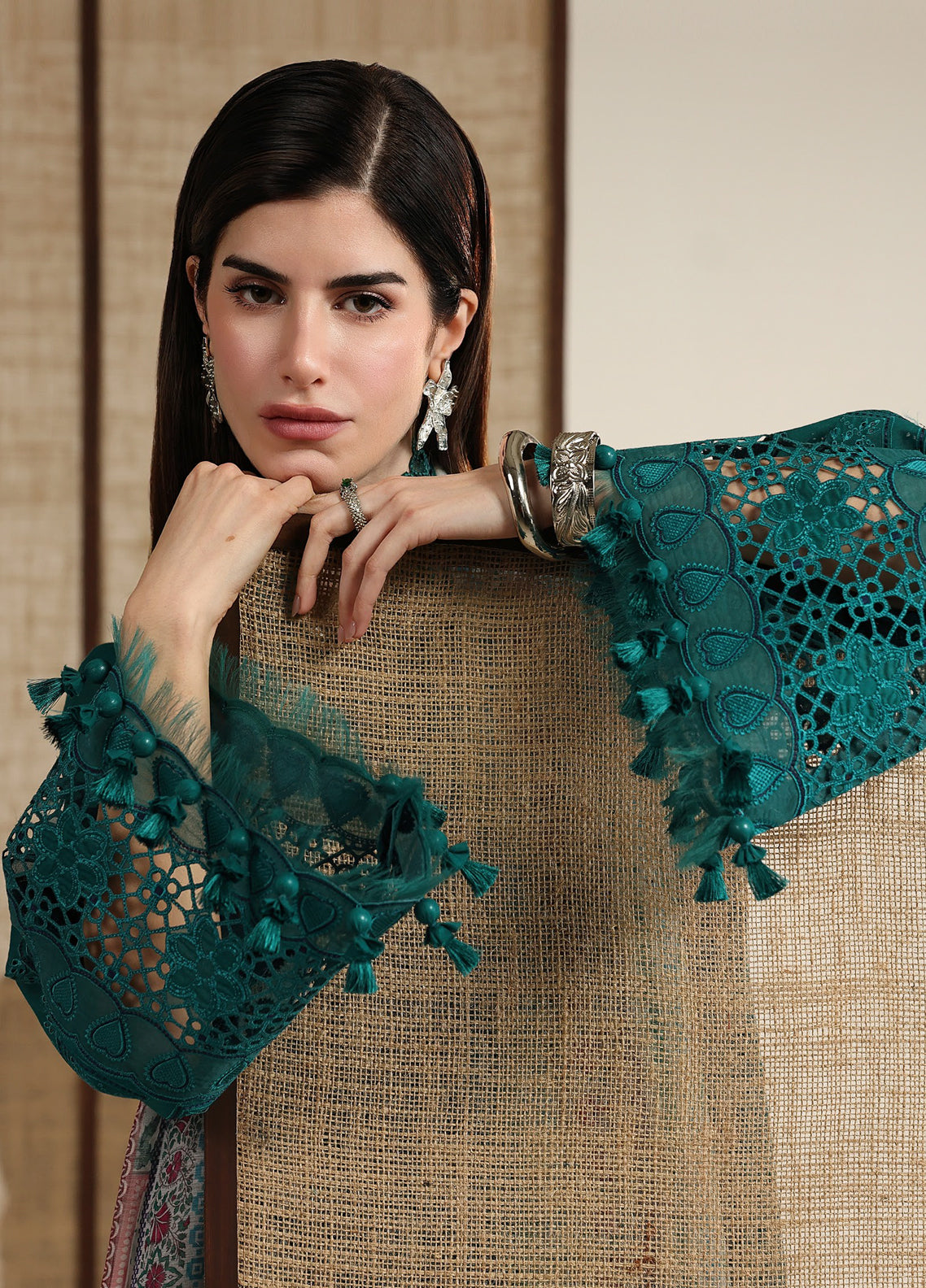 Iris By Jazmin Luxury Embroidered Lawn 3 Piece Unstitched Suit JZ25I D-IL-03 Iris By Jazmin Luxury Embroidered Lawn 3 Piece Unstitched Suit JZ25I D-IL-03
