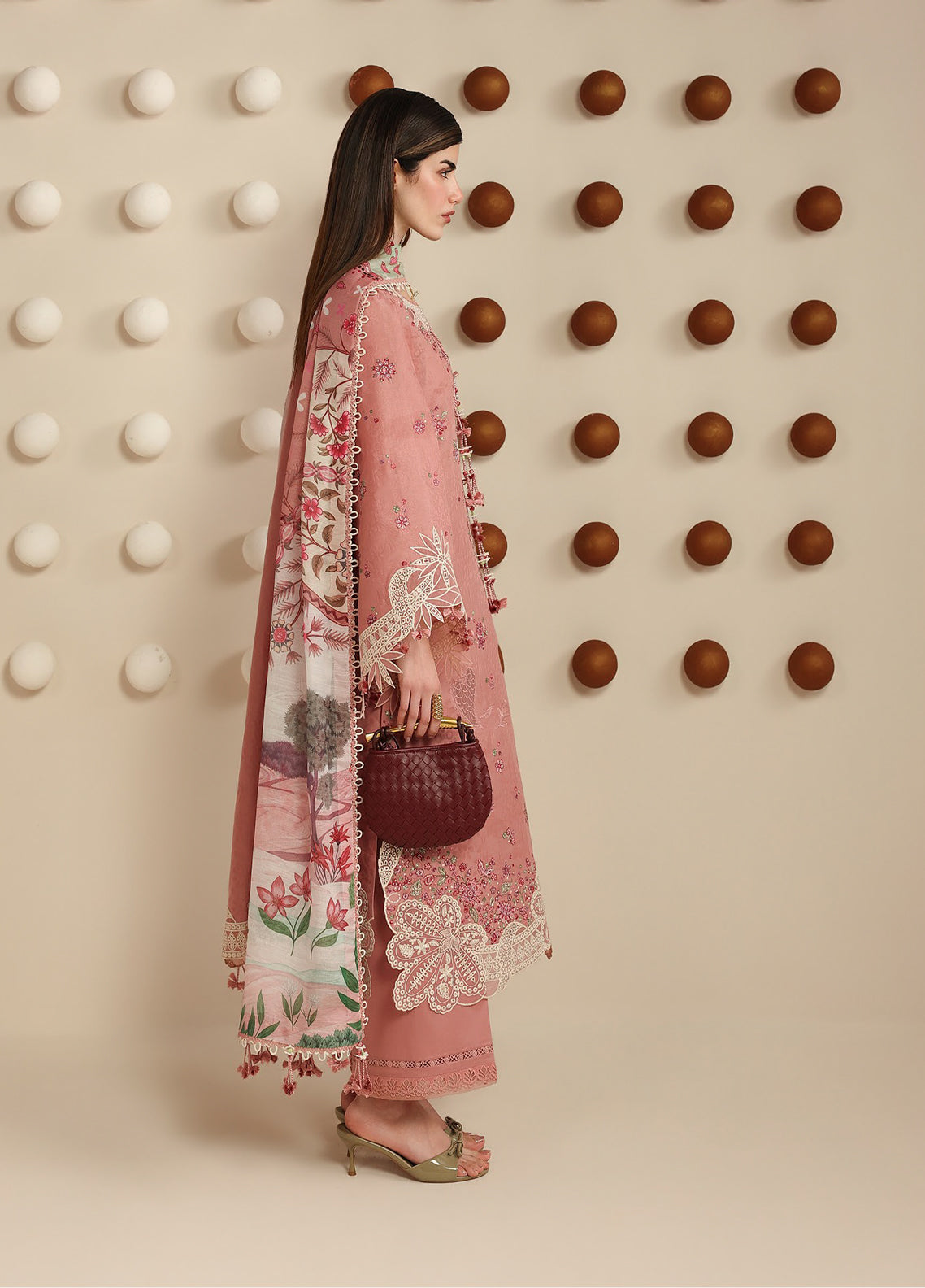 Iris By Jazmin Luxury Embroidered Lawn 3 Piece Unstitched Suit JZ25I D-IL-04 Iris By Jazmin Luxury Embroidered Lawn 3 Piece Unstitched Suit JZ25I D-IL-04