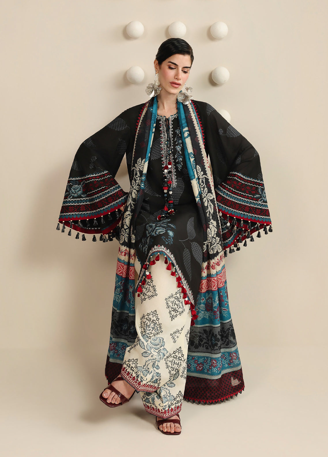 Iris By Jazmin Luxury Embroidered Lawn 3 Piece Unstitched Suit JZ25I D-IL-05 Iris By Jazmin Luxury Embroidered Lawn 3 Piece Unstitched Suit JZ25I D-IL-05