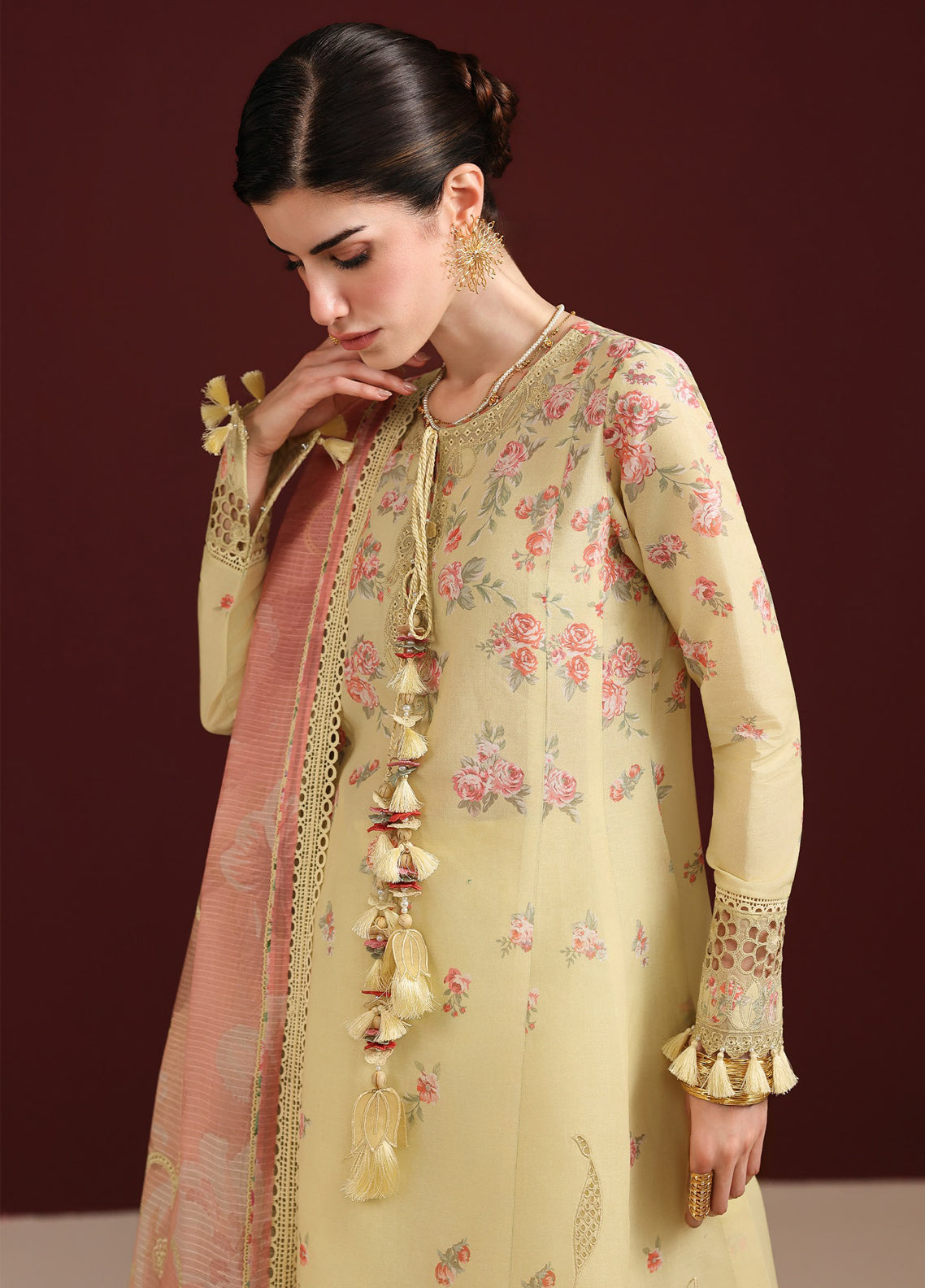 Iris By Jazmin Luxury Embroidered Lawn 3 Piece Unstitched Suit JZ25I D-IL-07 Iris By Jazmin Luxury Embroidered Lawn 3 Piece Unstitched Suit JZ25I D-IL-07