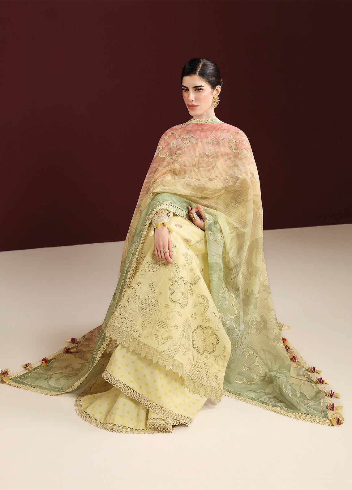 Iris By Jazmin Luxury Embroidered Lawn 3 Piece Unstitched Suit JZ25I D-IL-07 Iris By Jazmin Luxury Embroidered Lawn 3 Piece Unstitched Suit JZ25I D-IL-07