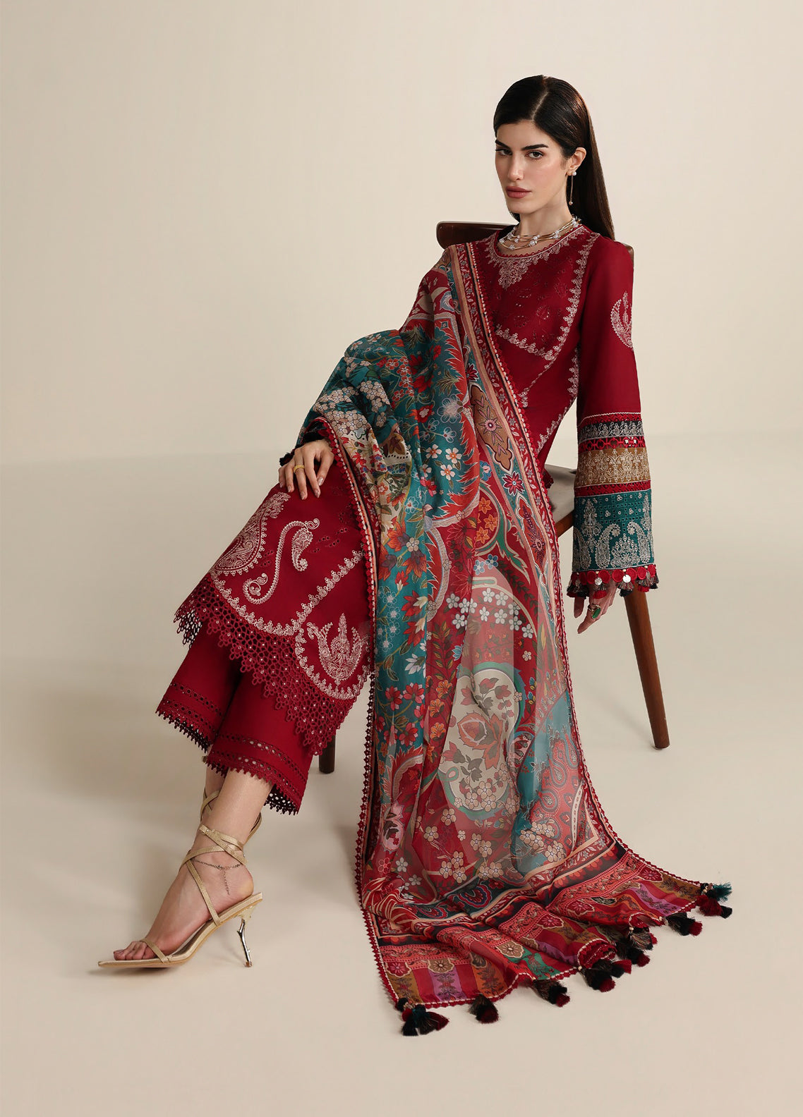 Iris By Jazmin Luxury Embroidered Lawn 3 Piece Unstitched Suit JZ25I D-IL-08 Iris By Jazmin Luxury Embroidered Lawn 3 Piece Unstitched Suit JZ25I D-IL-08