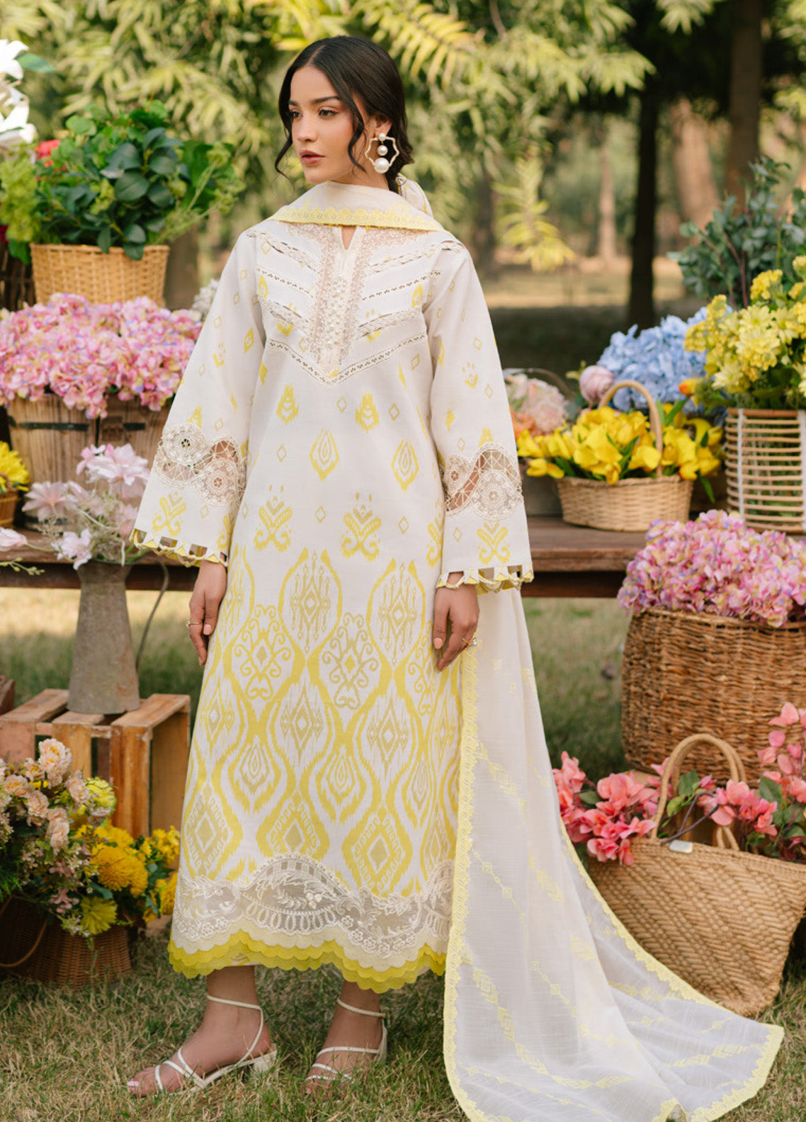 Ivy Bloom by Parishay Embroidered Lawn Suits Unstitched 3 Piece - PR25IB 03 Ivy Bloom by Parishay Embroidered Lawn Suits Unstitched 3 Piece - PR25IB 03