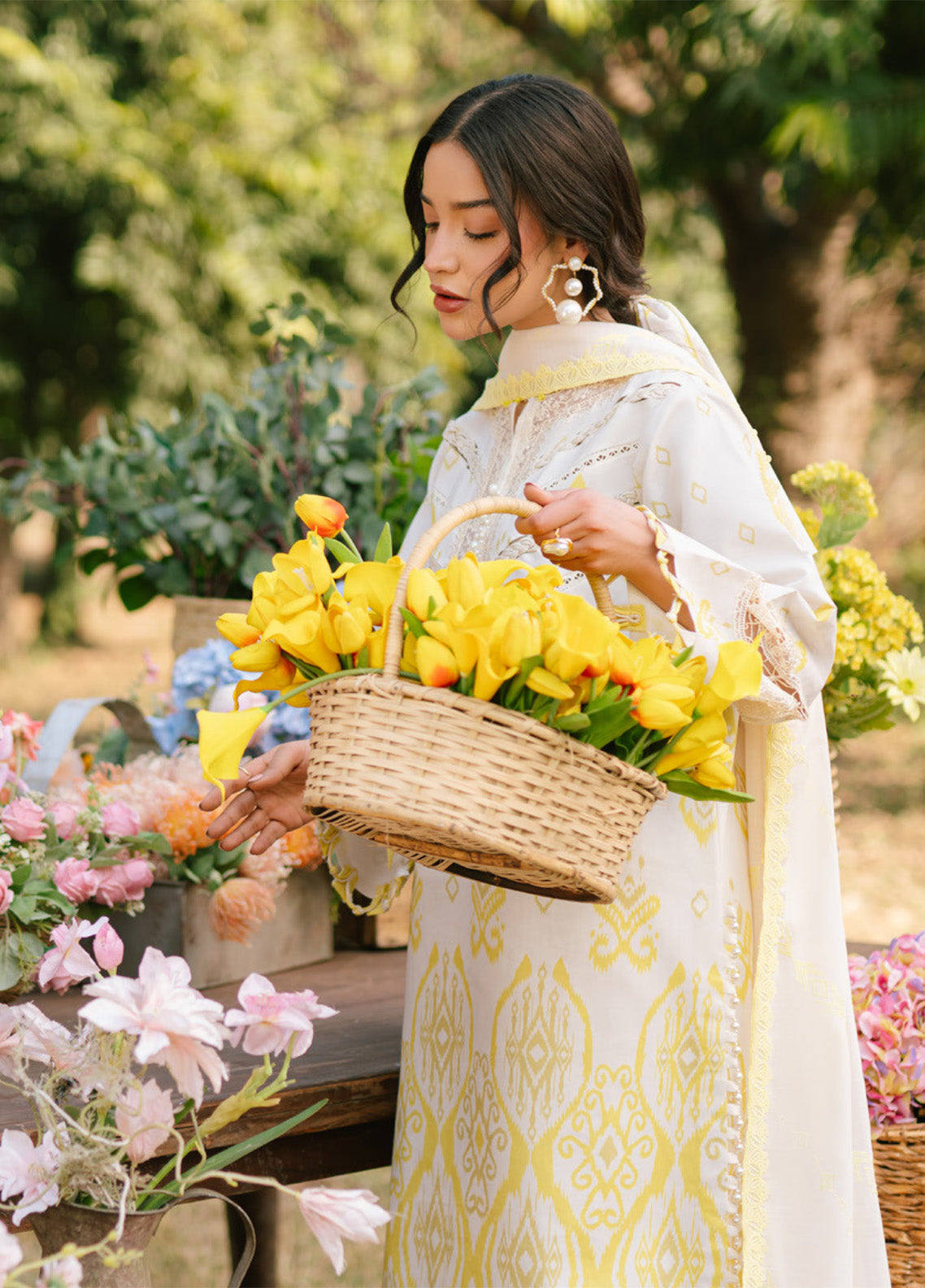 Ivy Bloom by Parishay Embroidered Lawn Suits Unstitched 3 Piece - PR25IB 03 Ivy Bloom by Parishay Embroidered Lawn Suits Unstitched 3 Piece - PR25IB 03