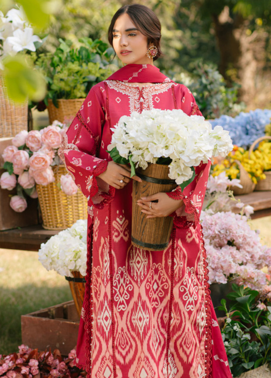 Ivy Bloom by Parishay Embroidered Lawn Suits Unstitched 3 Piece - PR25IB 04 Ivy Bloom by Parishay Embroidered Lawn Suits Unstitched 3 Piece - PR25IB 04