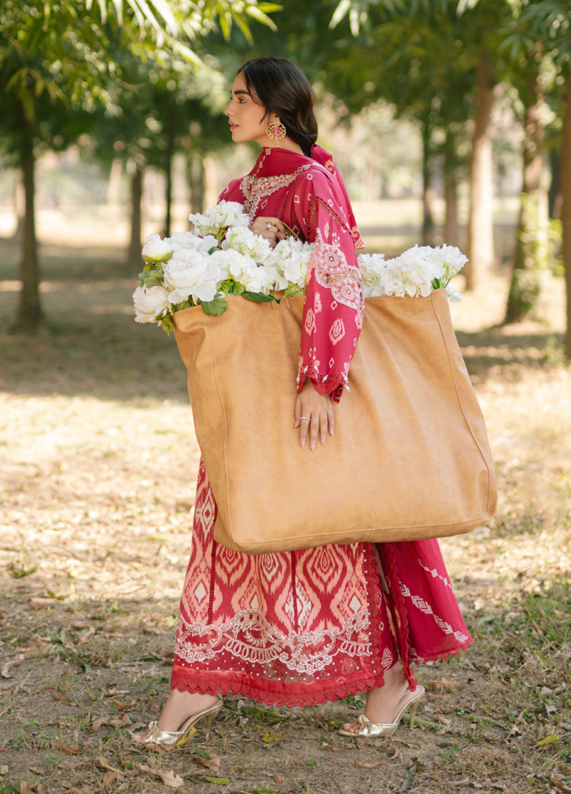 Ivy Bloom by Parishay Embroidered Lawn Suits Unstitched 3 Piece - PR25IB 04 Ivy Bloom by Parishay Embroidered Lawn Suits Unstitched 3 Piece - PR25IB 04