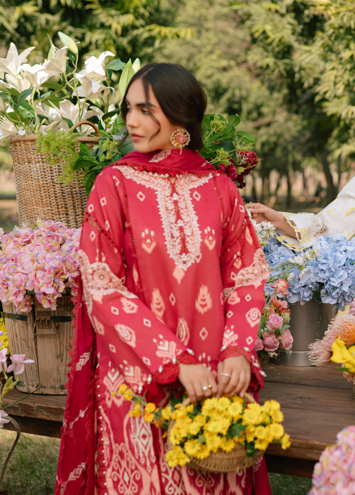 Ivy Bloom by Parishay Embroidered Lawn Suits Unstitched 3 Piece - PR25IB 04 Ivy Bloom by Parishay Embroidered Lawn Suits Unstitched 3 Piece - PR25IB 04