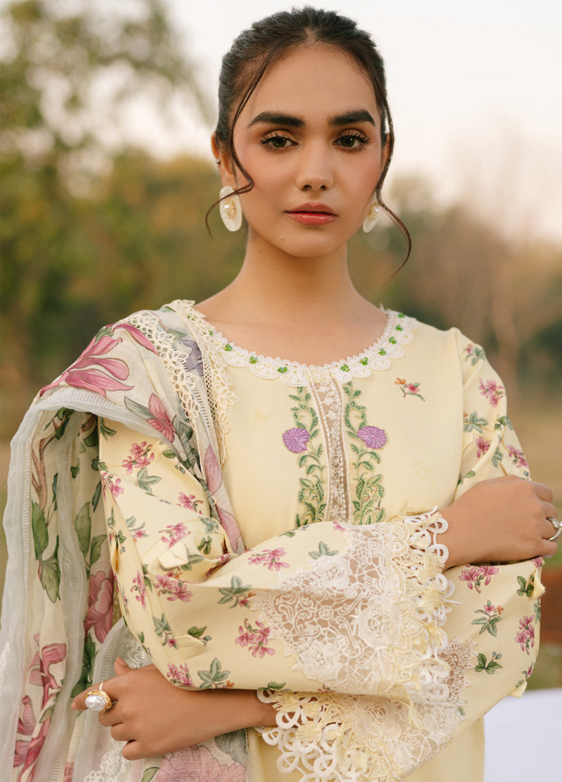 Ivy Bloom by Parishay Embroidered Lawn Suits Unstitched 3 Piece - PR25IB 06 Ivy Bloom by Parishay Embroidered Lawn Suits Unstitched 3 Piece - PR25IB 06