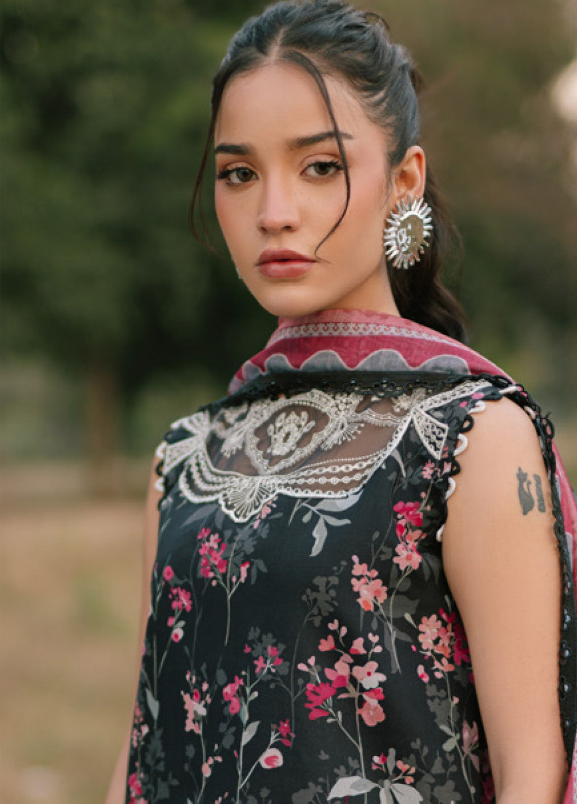 Ivy Bloom by Parishay Embroidered Lawn Suits Unstitched 3 Piece - PR25IB 08 Ivy Bloom by Parishay Embroidered Lawn Suits Unstitched 3 Piece - PR25IB 08