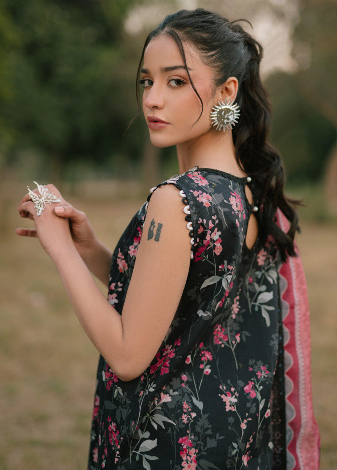 Ivy Bloom by Parishay Embroidered Lawn Suits Unstitched 3 Piece - PR25IB 08 Ivy Bloom by Parishay Embroidered Lawn Suits Unstitched 3 Piece - PR25IB 08