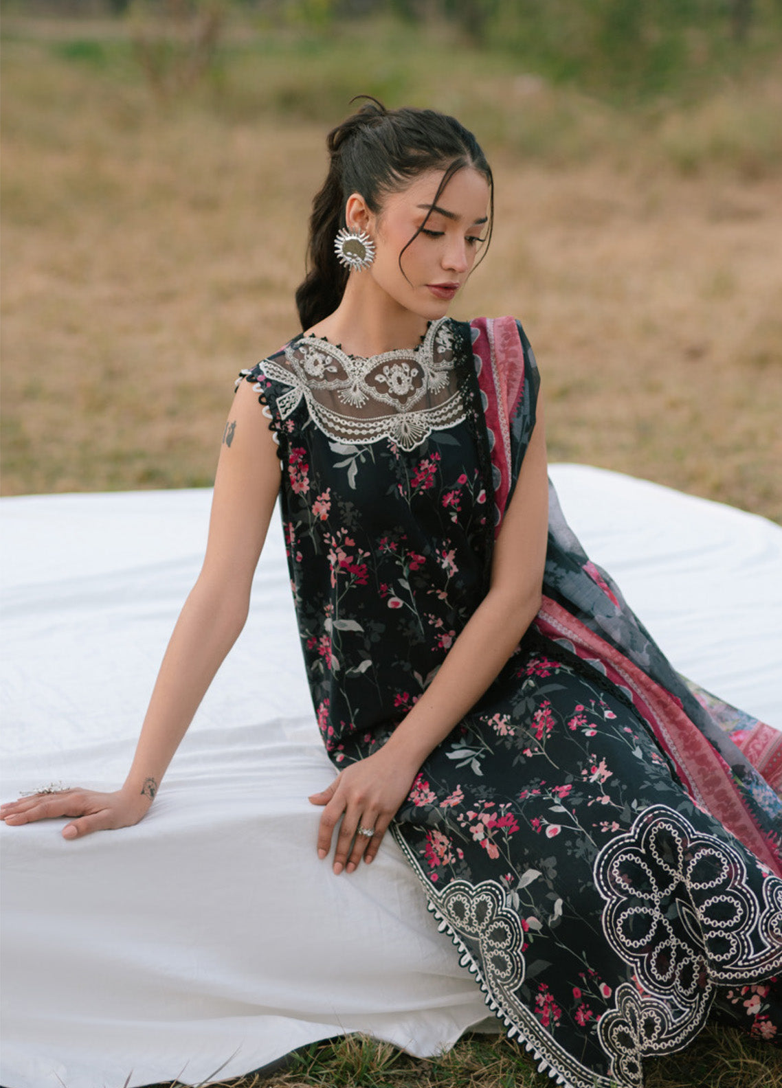 Ivy Bloom by Parishay Embroidered Lawn Suits Unstitched 3 Piece - PR25IB 08 Ivy Bloom by Parishay Embroidered Lawn Suits Unstitched 3 Piece - PR25IB 08