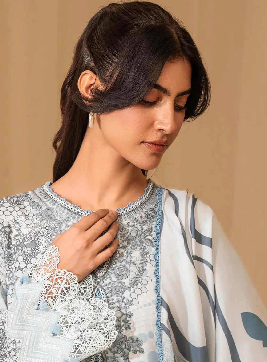 Izabel by Aabyaan Embroidered Linen Suit Unstitched 3 Piece - ABY24IZ AZ-10 ELINA Izabel by Aabyaan Embroidered Linen Suit Unstitched 3 Piece - ABY24IZ AZ-10 ELINA