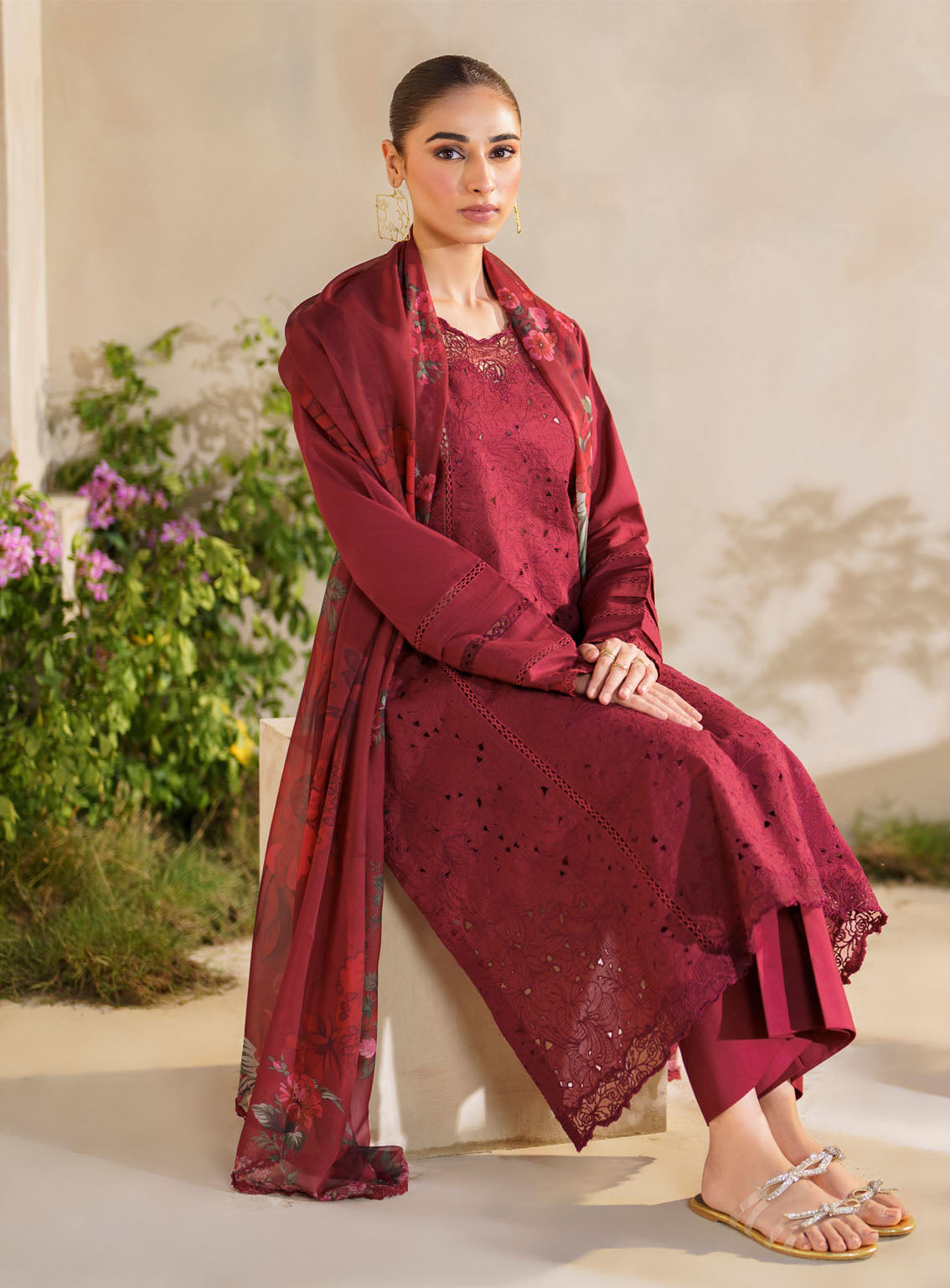 Iznik Embroidered Lawn Suits Unstitched 3 Piece - IZ24FL SFL-02 ENCHANTMENT Iznik Embroidered Lawn Suits Unstitched 3 Piece - IZ24FL SFL-02 ENCHANTMENT