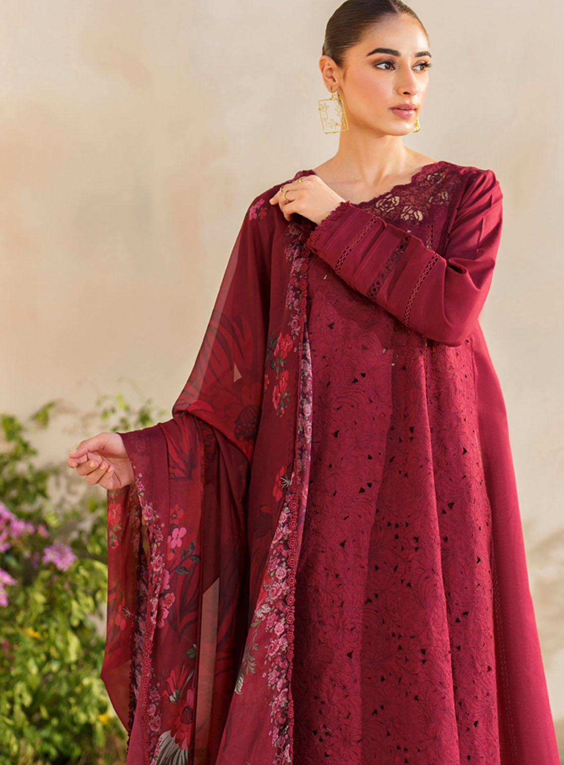 Iznik Embroidered Lawn Suits Unstitched 3 Piece - IZ24FL SFL-02 ENCHANTMENT Iznik Embroidered Lawn Suits Unstitched 3 Piece - IZ24FL SFL-02 ENCHANTMENT