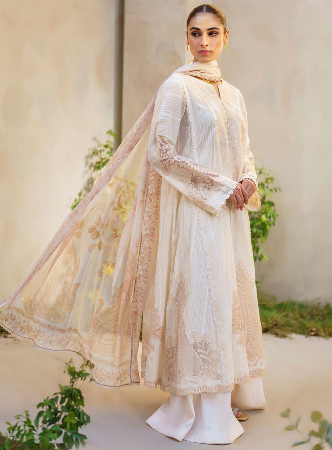 Iznik Embroidered Lawn Suits Unstitched 3 Piece - IZ24FL SFL-03 REVELRY Iznik Embroidered Lawn Suits Unstitched 3 Piece - IZ24FL SFL-03 REVELRY