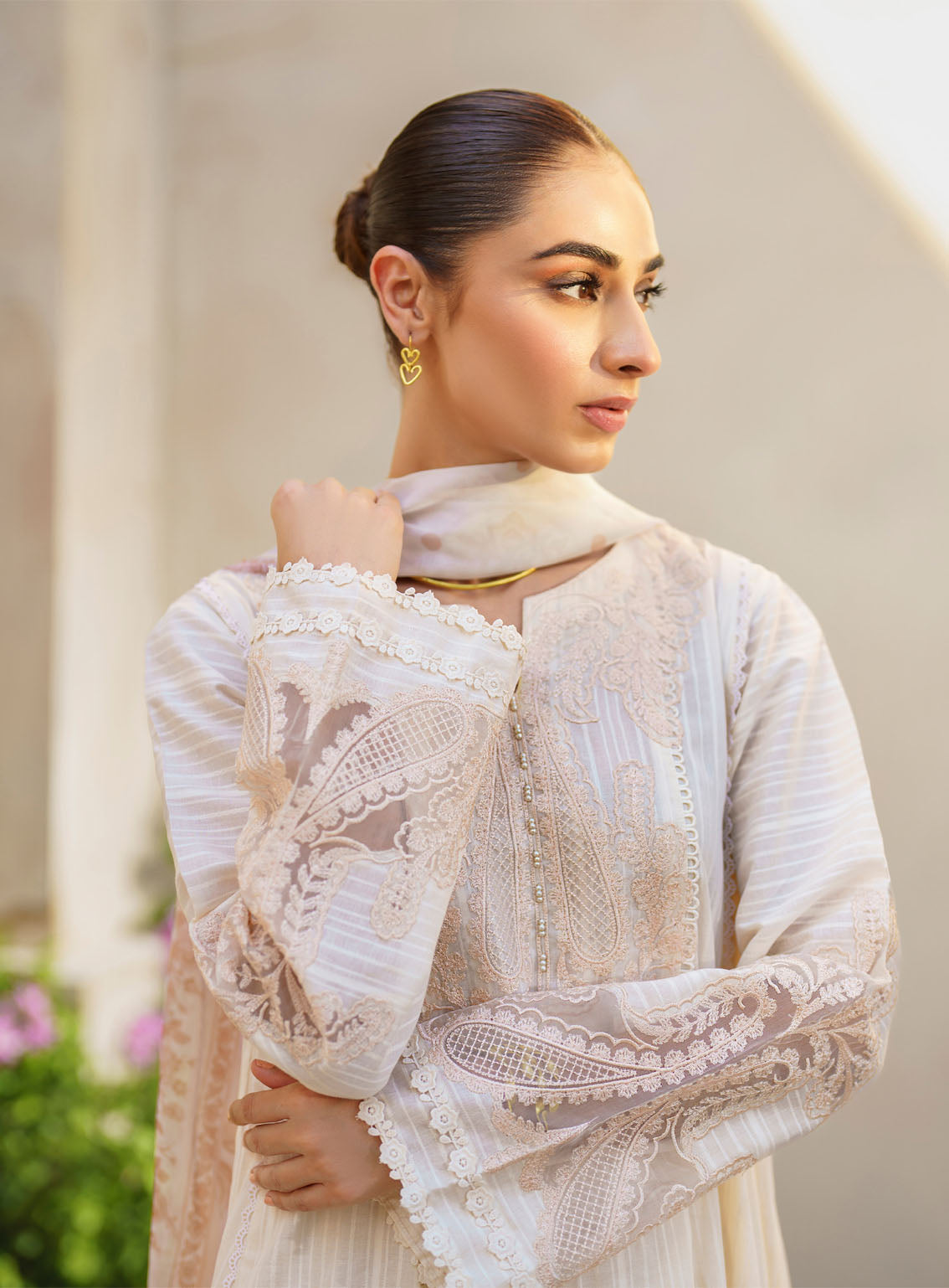 Iznik Embroidered Lawn Suits Unstitched 3 Piece - IZ24FL SFL-03 REVELRY Iznik Embroidered Lawn Suits Unstitched 3 Piece - IZ24FL SFL-03 REVELRY