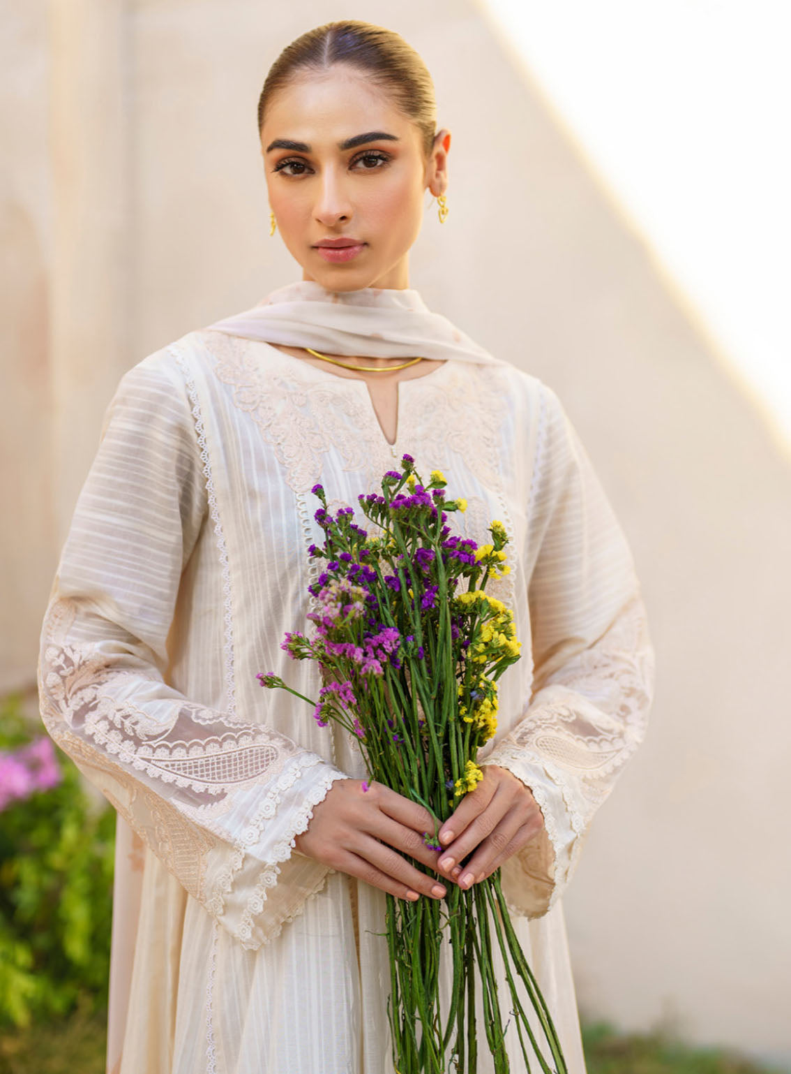 Iznik Embroidered Lawn Suits Unstitched 3 Piece - IZ24FL SFL-03 REVELRY Iznik Embroidered Lawn Suits Unstitched 3 Piece - IZ24FL SFL-03 REVELRY