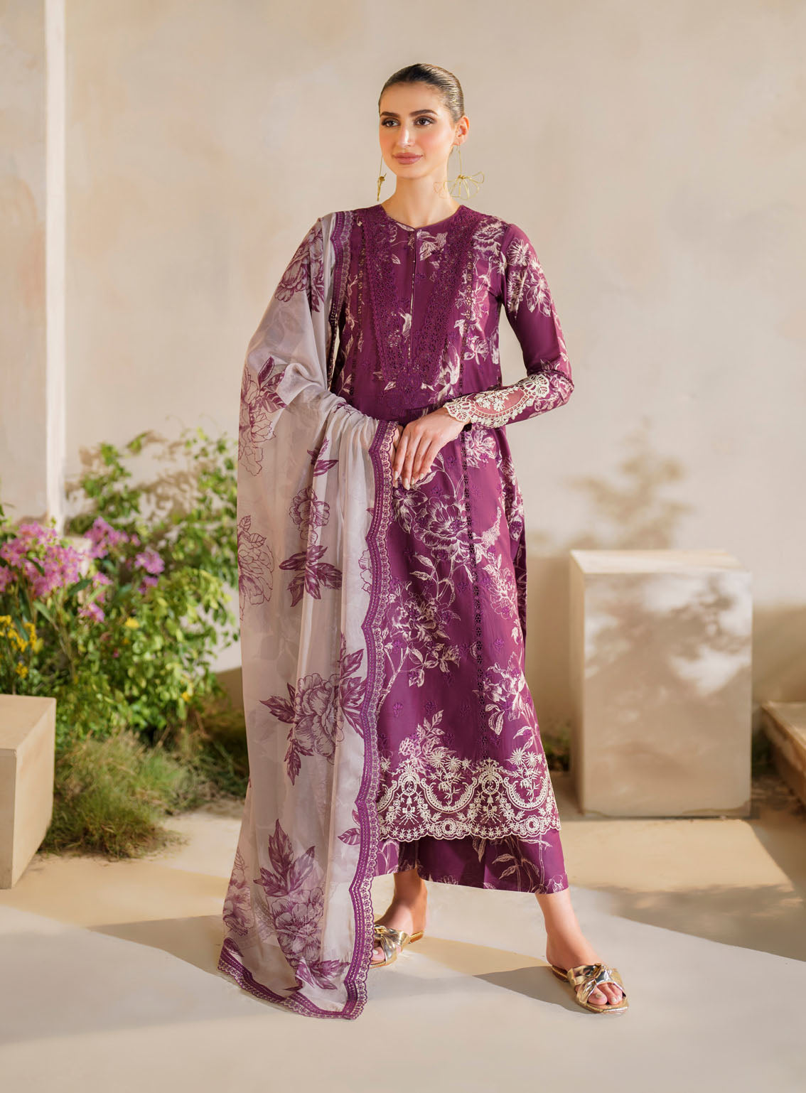 Iznik Embroidered Lawn Suits Unstitched 3 Piece - IZ24FL SFL-04 SPLENDOR Iznik Embroidered Lawn Suits Unstitched 3 Piece - IZ24FL SFL-04 SPLENDOR
