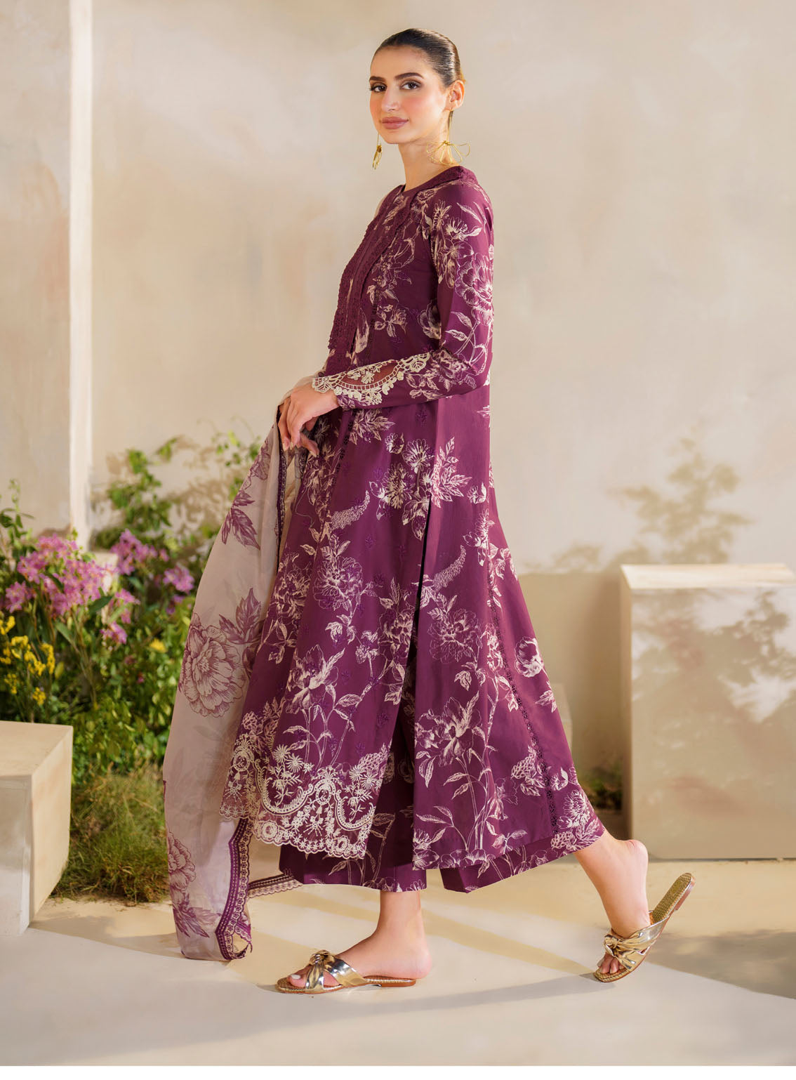 Iznik Embroidered Lawn Suits Unstitched 3 Piece - IZ24FL SFL-04 SPLENDOR Iznik Embroidered Lawn Suits Unstitched 3 Piece - IZ24FL SFL-04 SPLENDOR