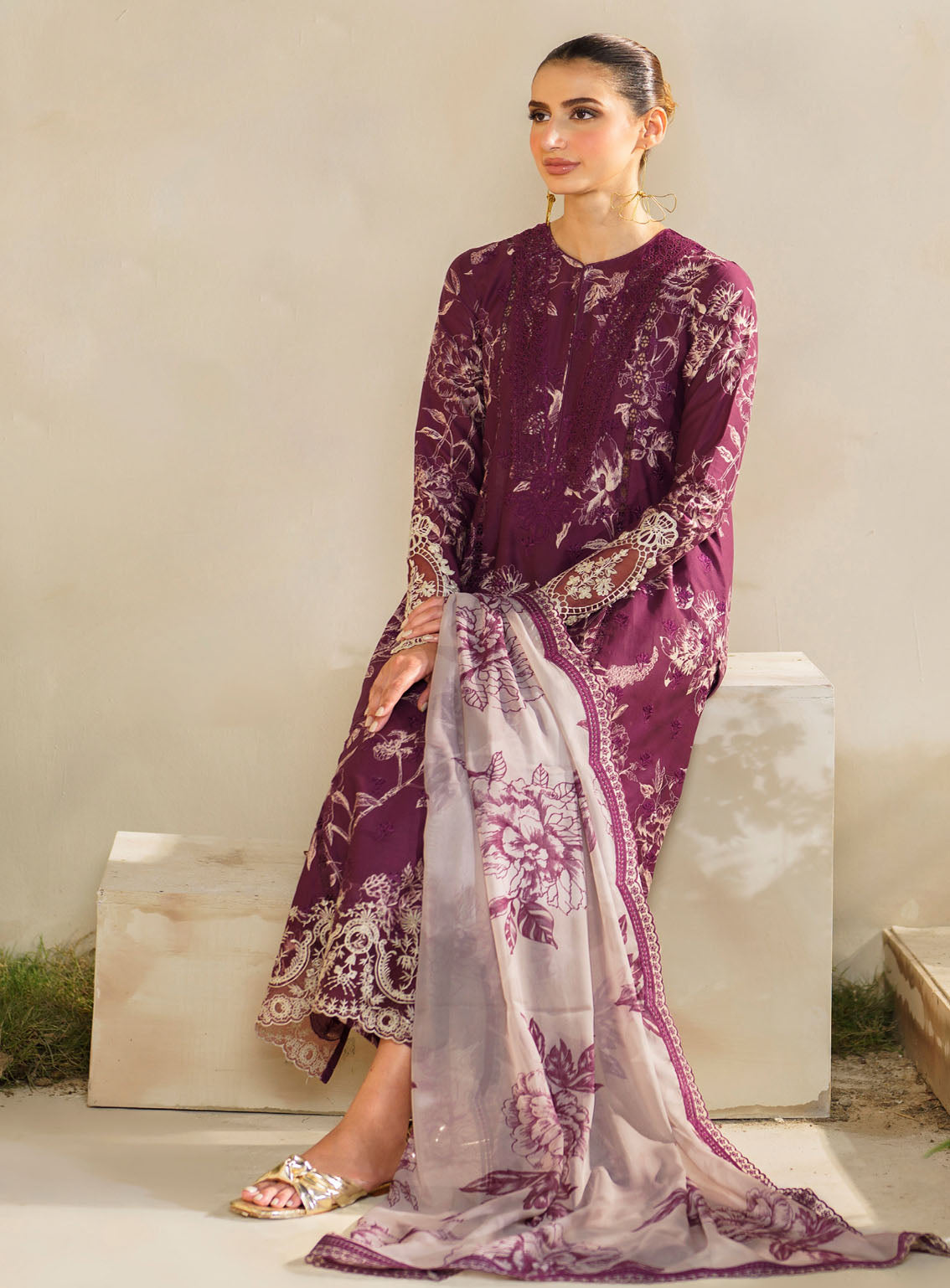 Iznik Embroidered Lawn Suits Unstitched 3 Piece - IZ24FL SFL-04 SPLENDOR Iznik Embroidered Lawn Suits Unstitched 3 Piece - IZ24FL SFL-04 SPLENDOR